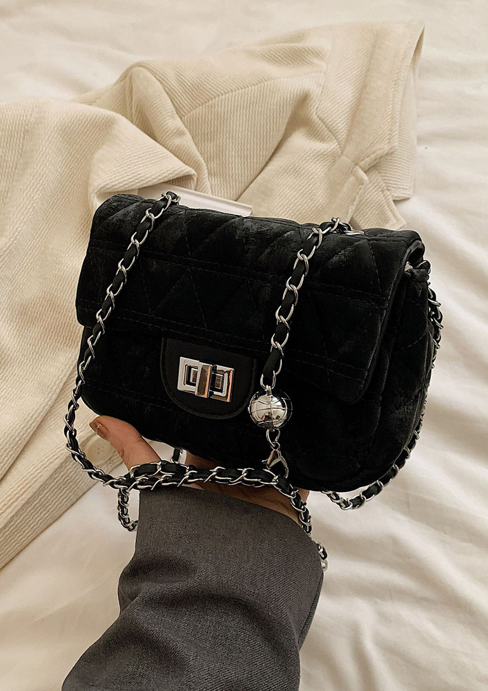 BLACK QUILTED CHAIN STRAP CROSSBODY BAG