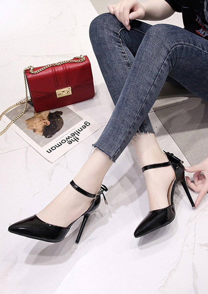 BOW-D?COR POINTED TOE BLACK PUMPS