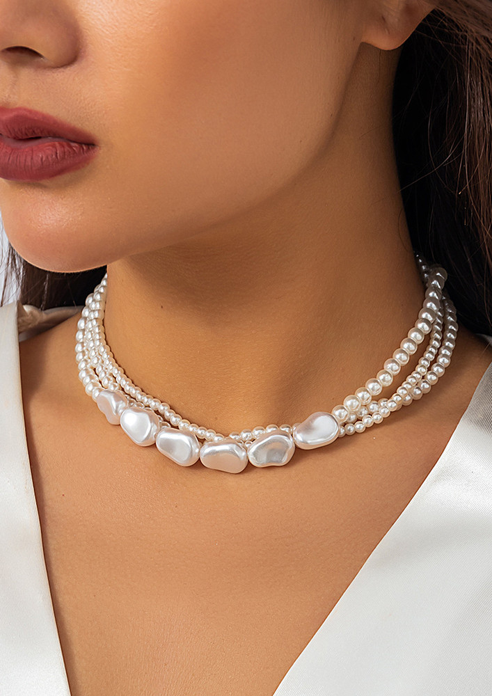 WHITE TRIPLE LAYER NECKLACE
