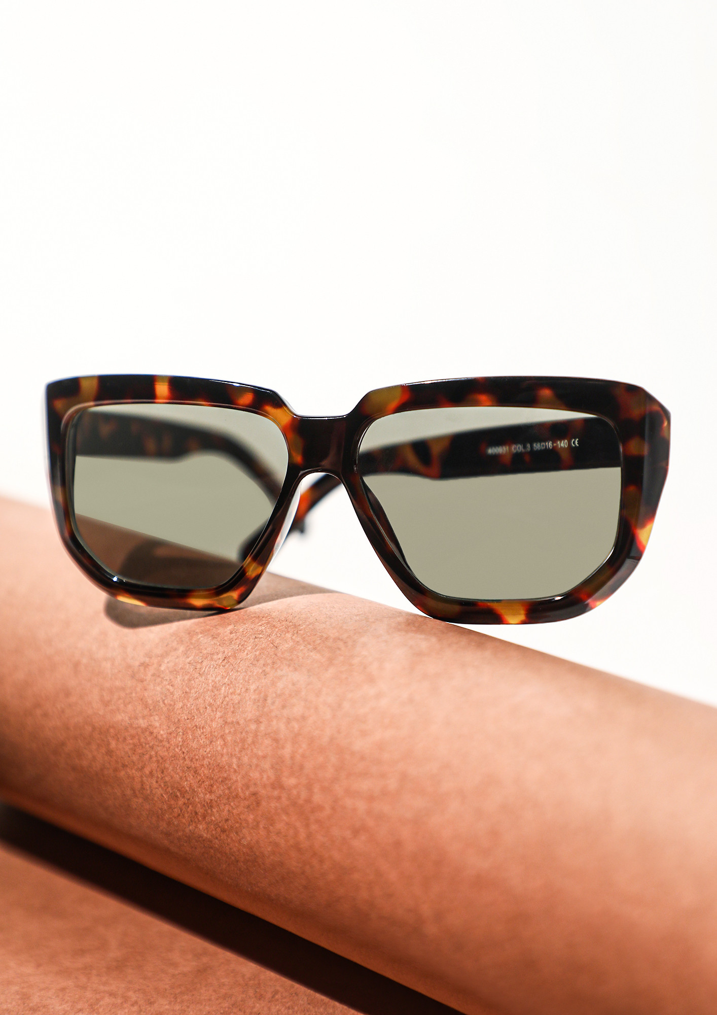 PRINT IS IN PLAY AMBER SQUARE FRAME SUNGLASSES