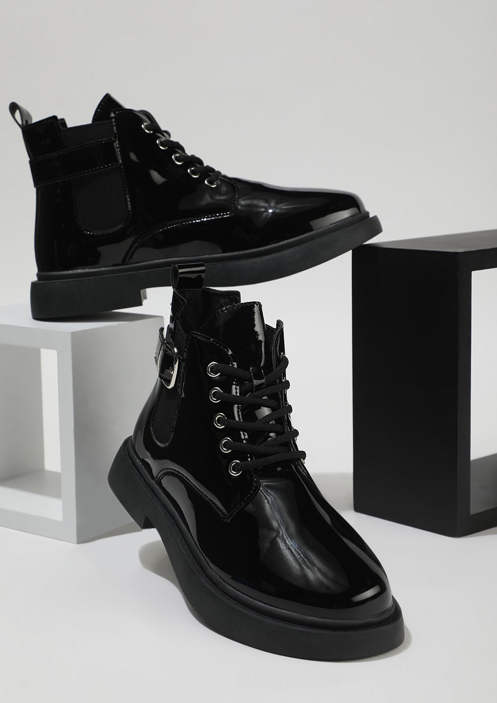 ENERGY OVERFLOW PATENT BLACK ANKLE BOOTS