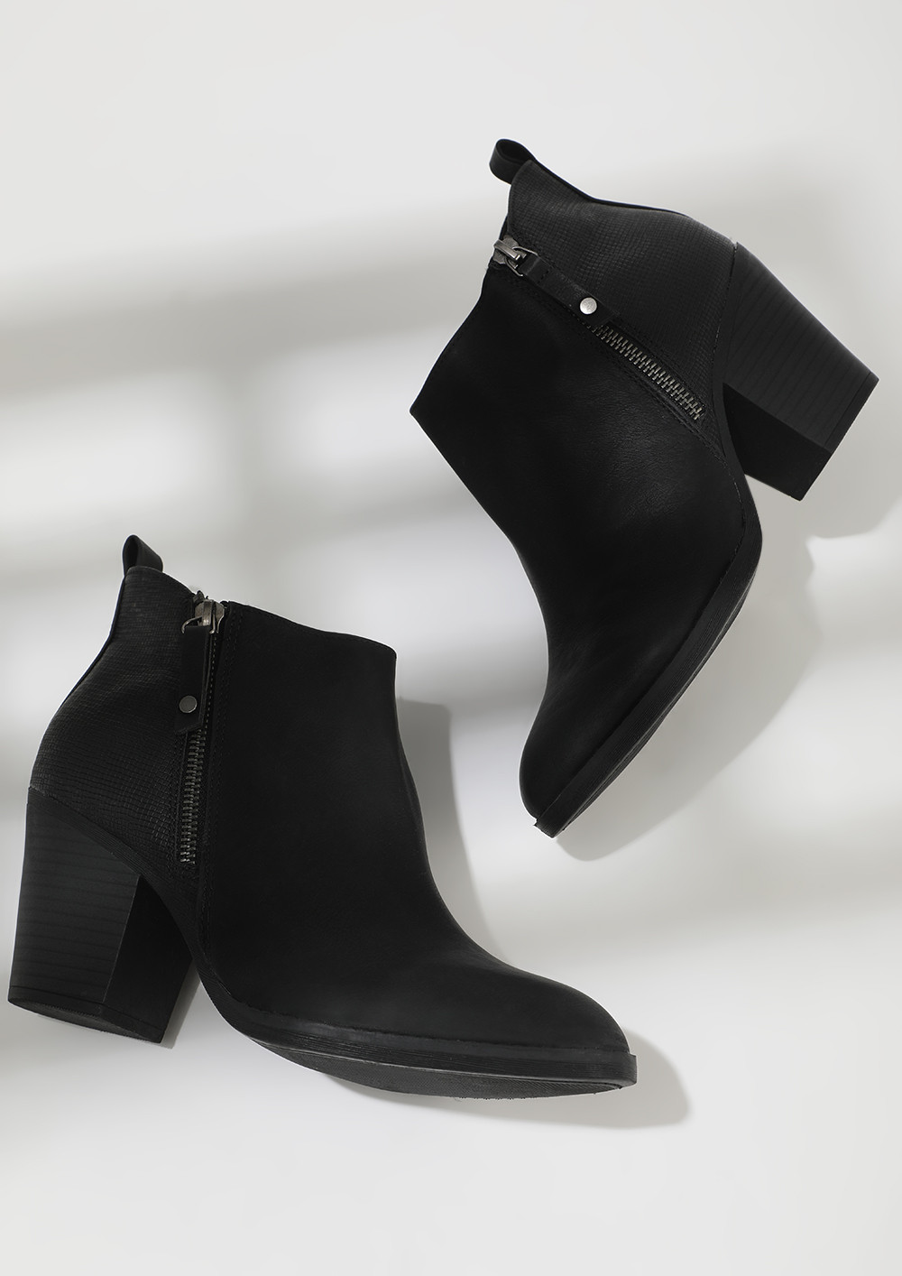 BOOT-A-HOLIC TEMPTATION BLACK ANKLE BOOTS