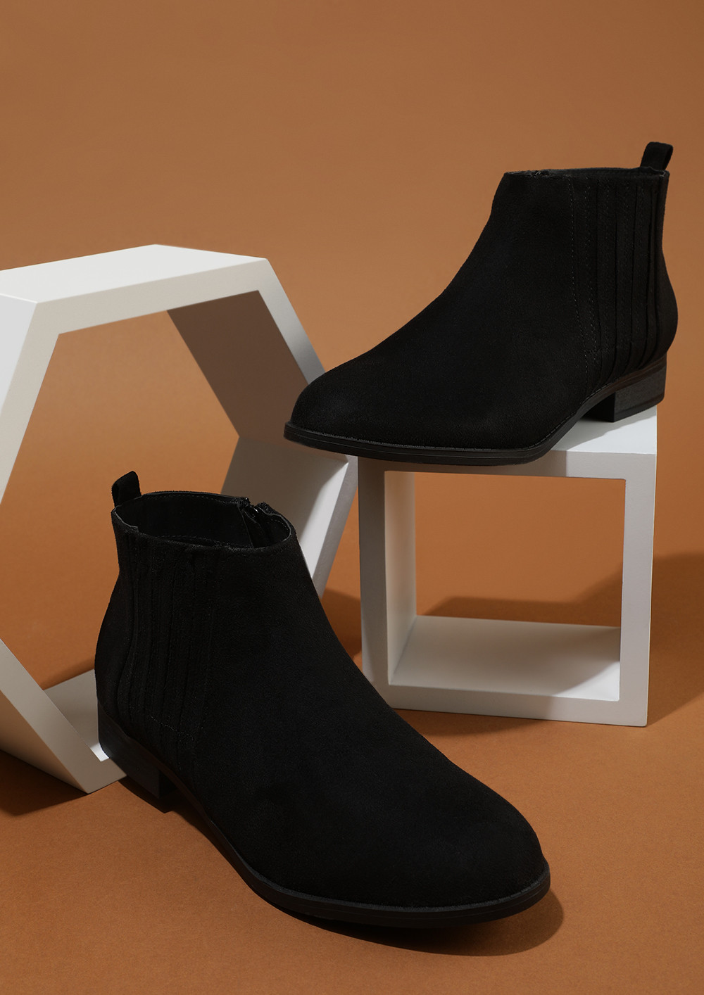 THE PARADERS' CHOICE BLACK ANKLE BOOTS
