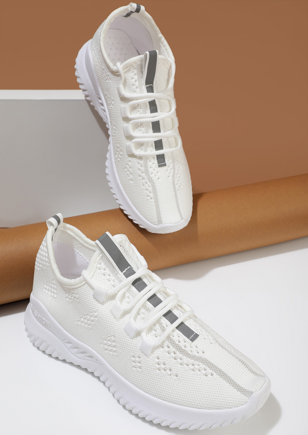 THE SPORTY HIGH-ROLLERS WHITE TRAINERS