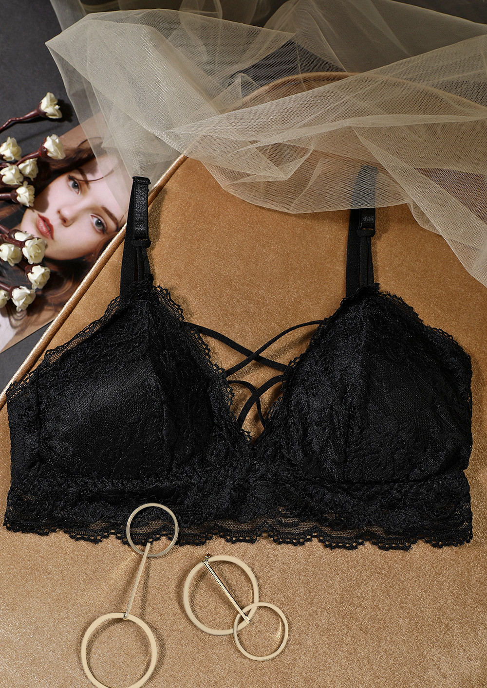 Triangle lace bralette in Black for