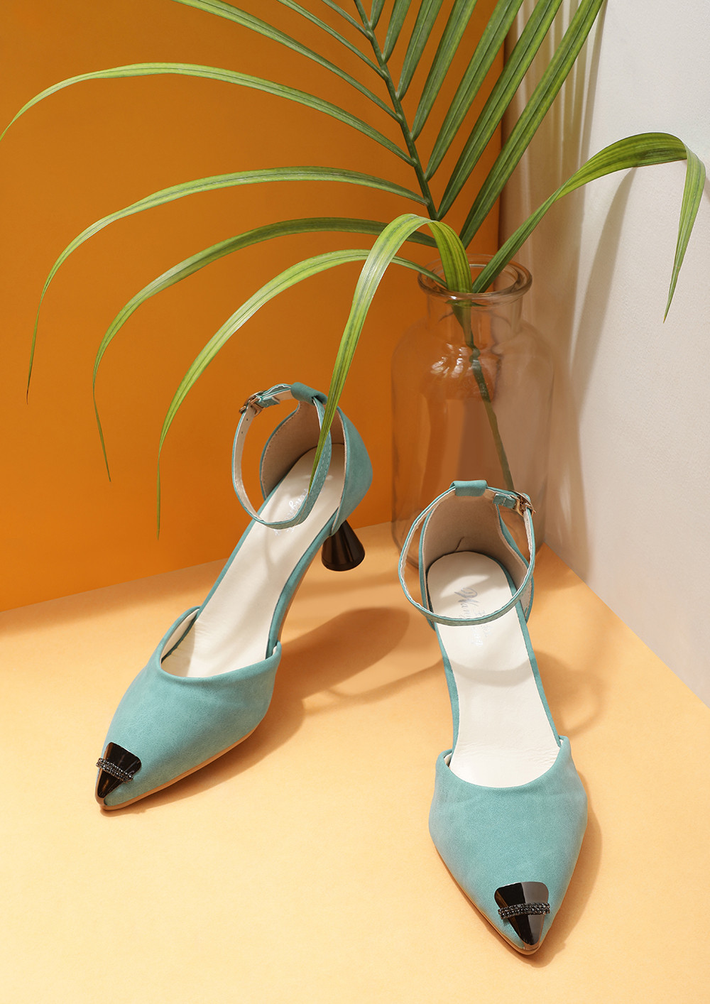 SETTING TRENDS TEAL GREEN INVERTED CONE PUMPS 