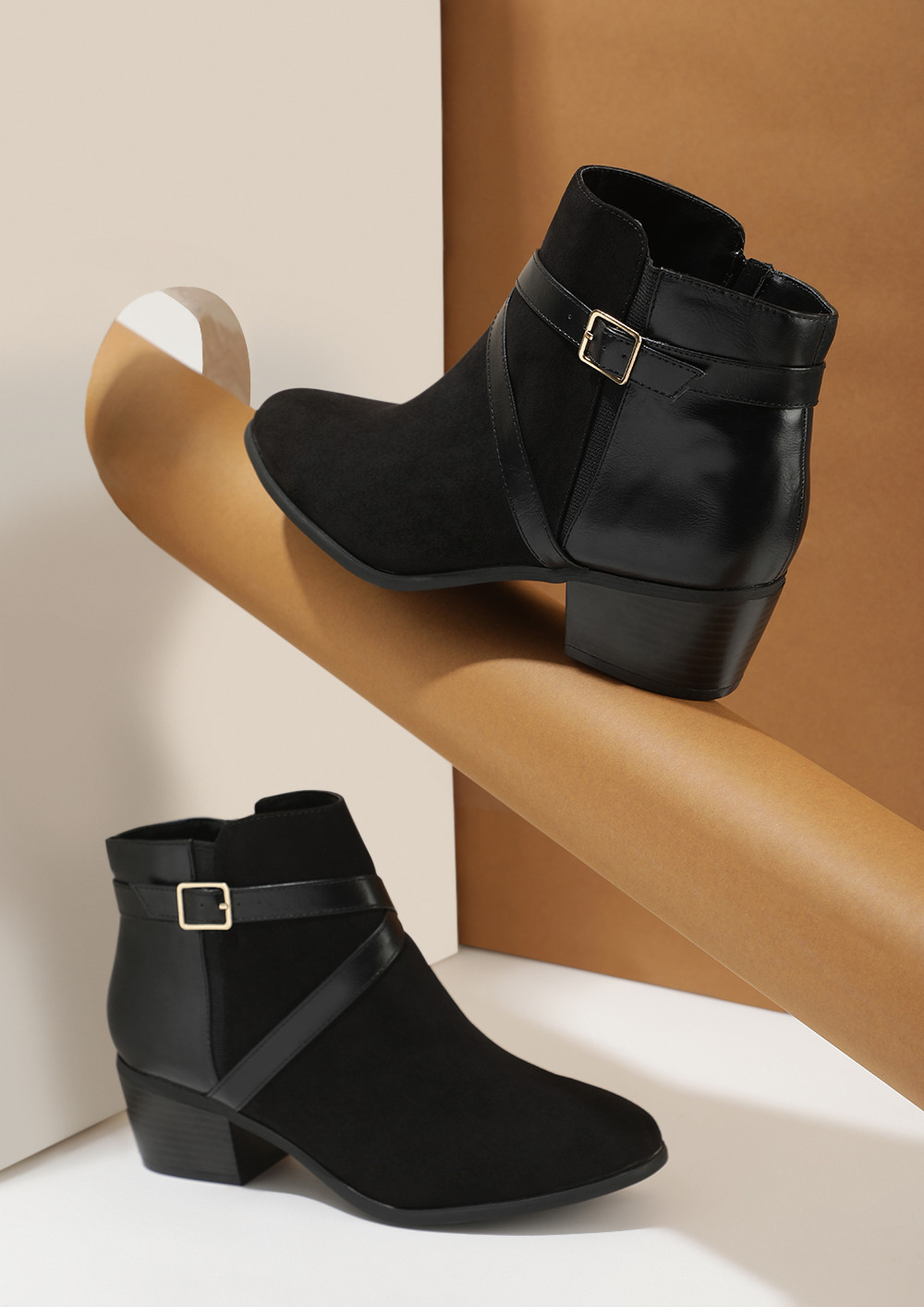 CROSS CHECKING BLACK ANKLE BOOTS