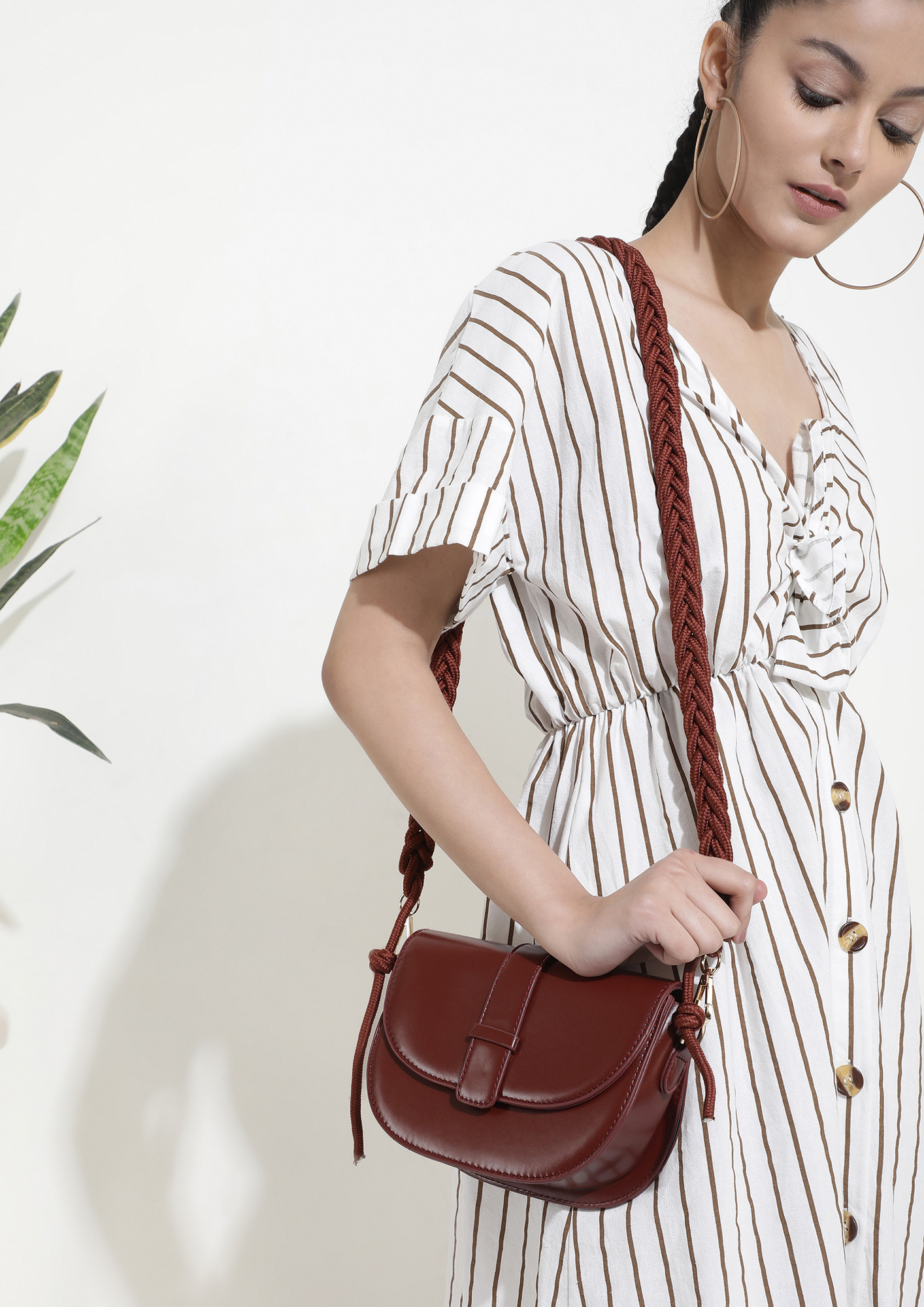 CROSS TO BARE WINE RED SLING BAG