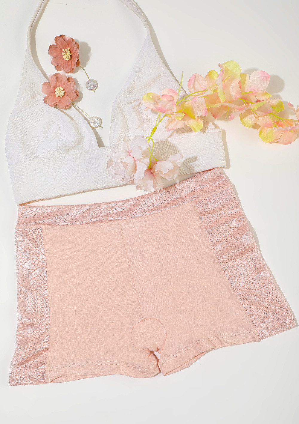 PEACH BOYSHORTS WITH LACE TRIMMING