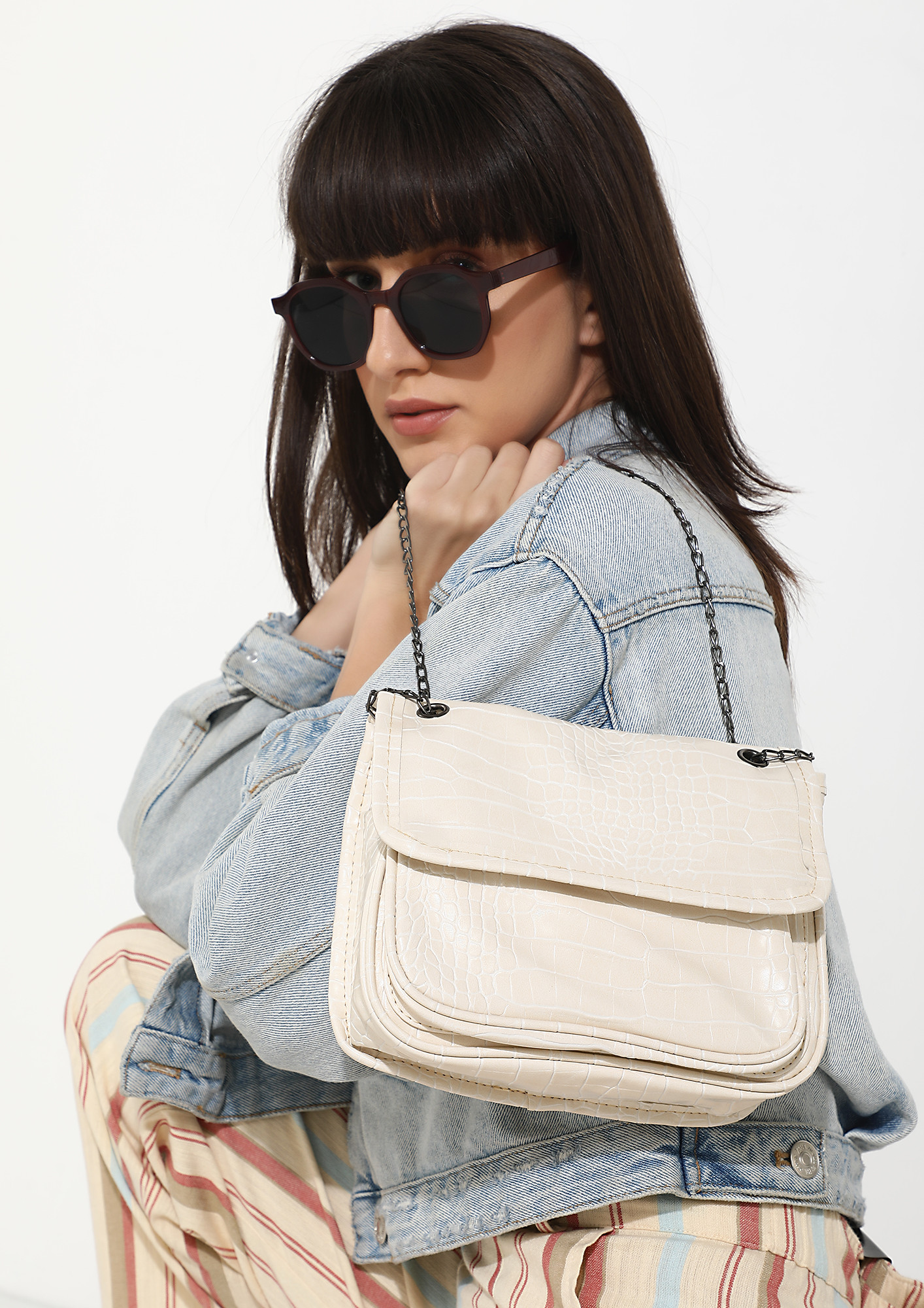 POUCH IT UP WHITE SLING BAG