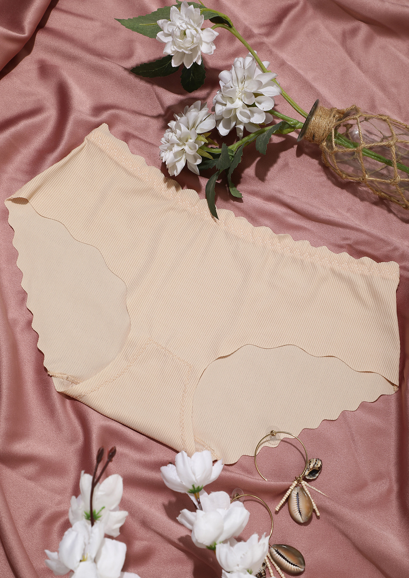 SCALLOPED SKIN SEAMLESS HIPSTER BRIEF