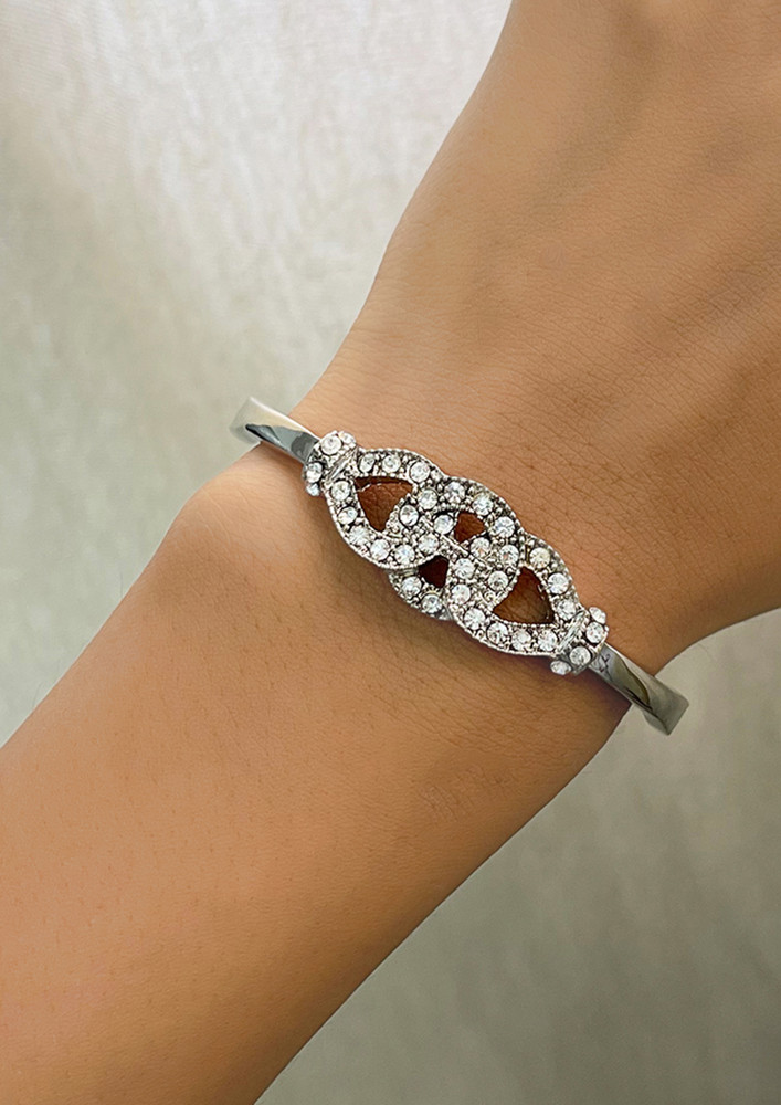 Contemporary Diamante Studded Clasp Closure Bracelet