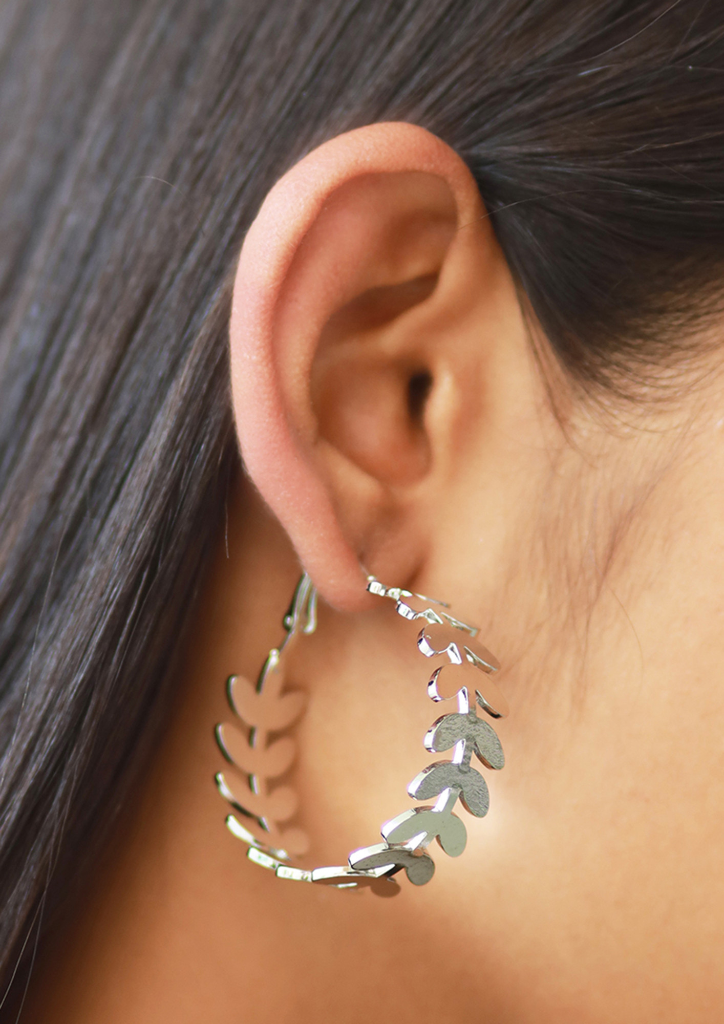 Trendy Silver-Toned Fern Leaf Metallic Hoop Earrings