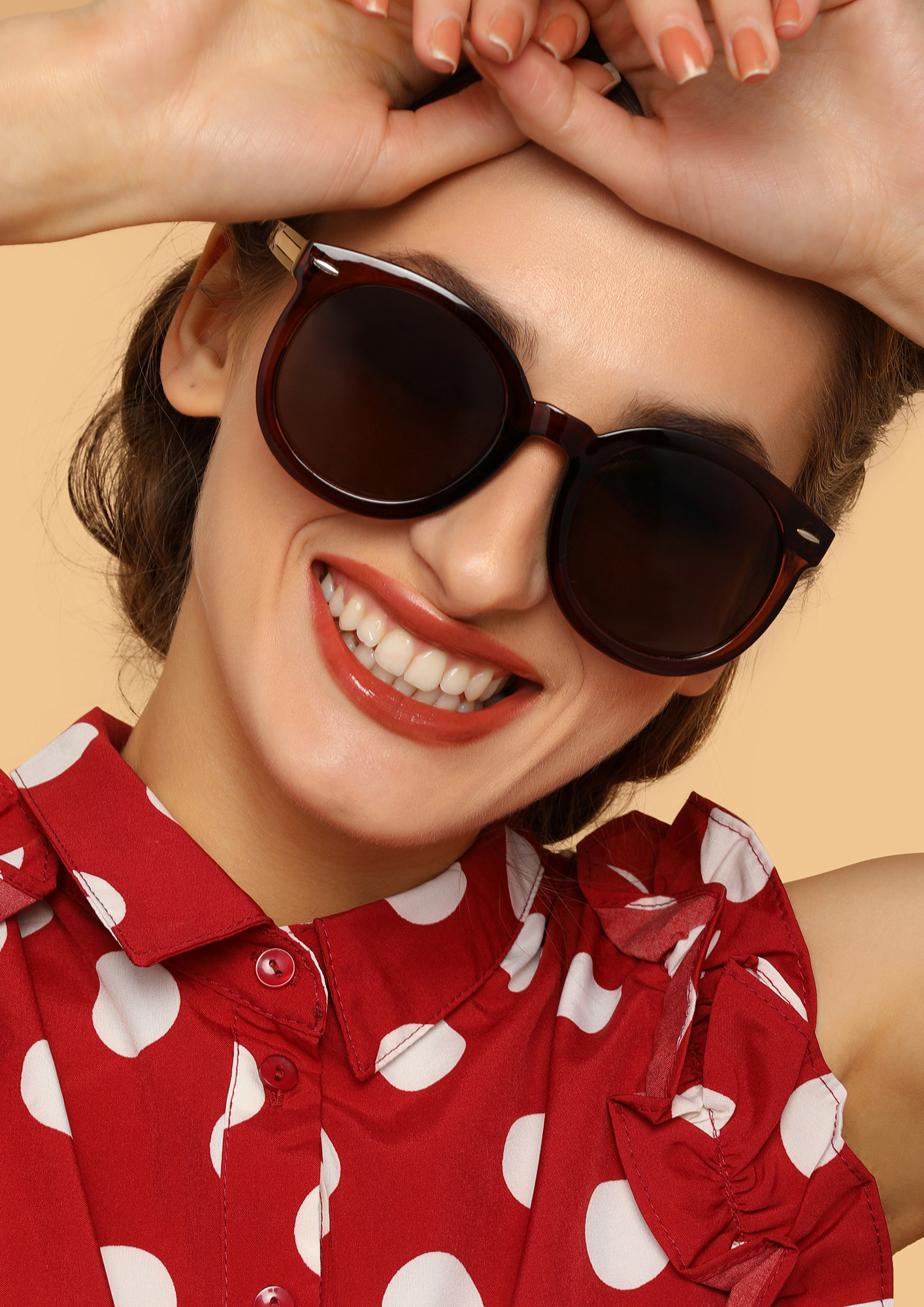 THE RIGHT DIRECTION TEA BROWN ROUND SUNGLASSES