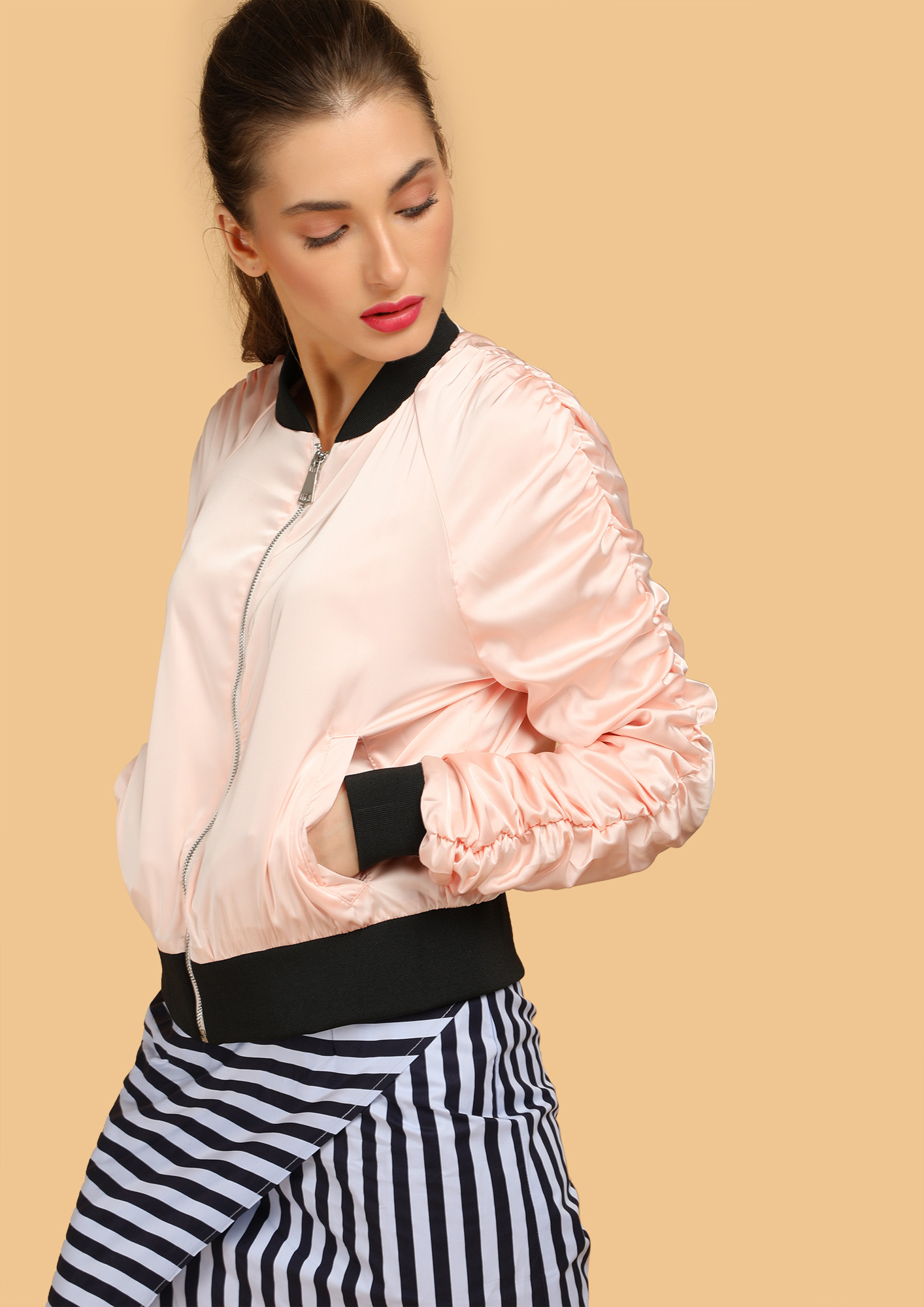 RUCHE TOWARDS THE SIDES PINK BOMBER