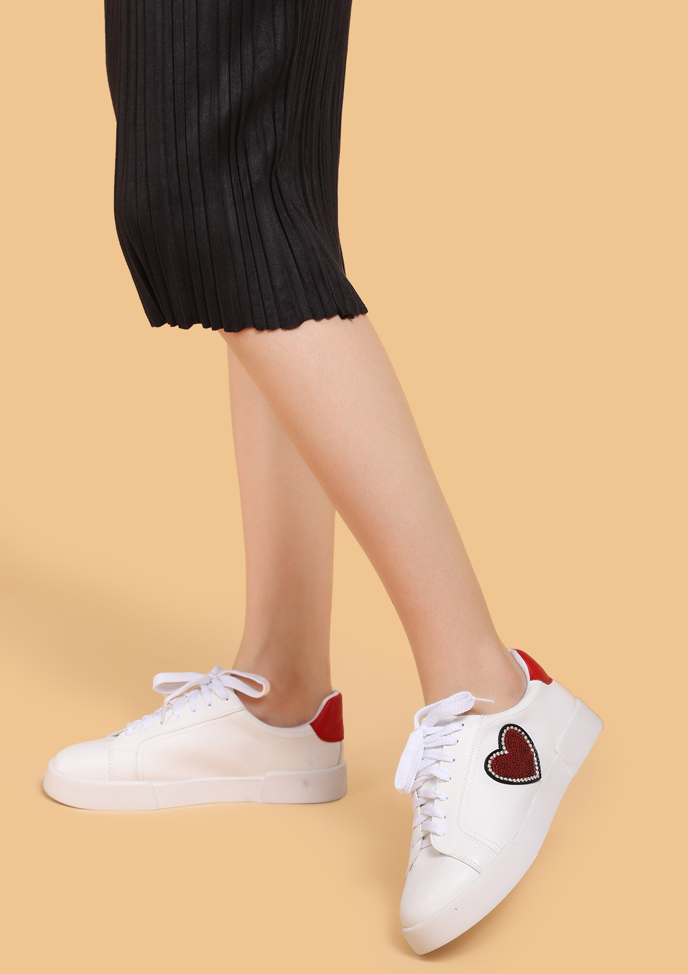 WALK WITH A HEART WHITE RED CASUAL SHOES