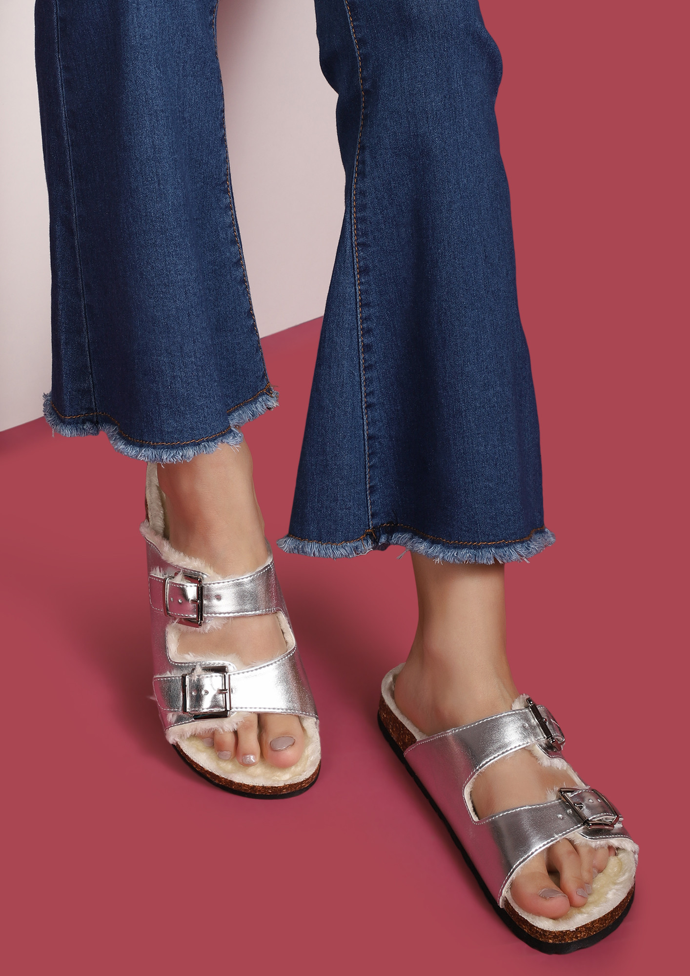 TOUCH THE FUR SILVER FLAT SANDALS