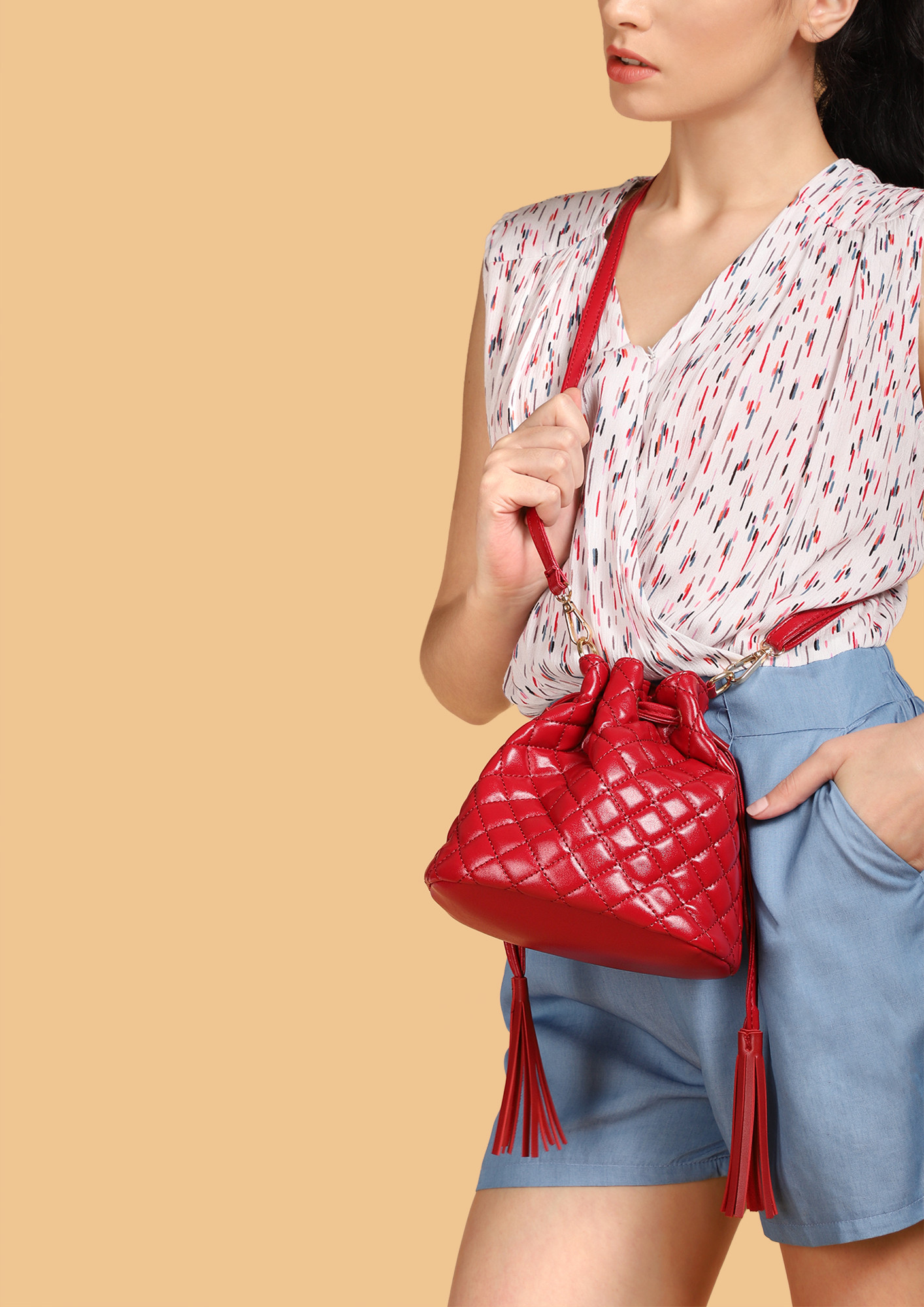 CALLING IT QUILTS RED BUCKET BAG