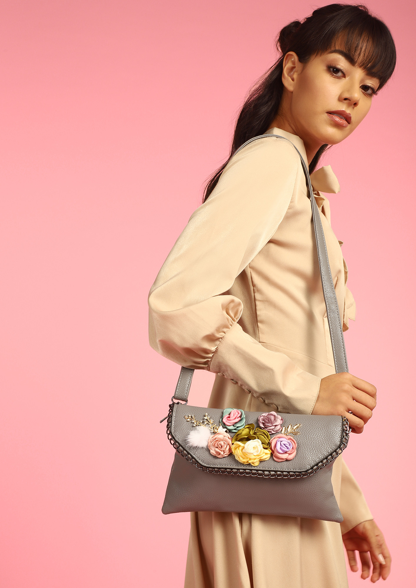 FLAP WITH FLOWERS GERY SLING BAG