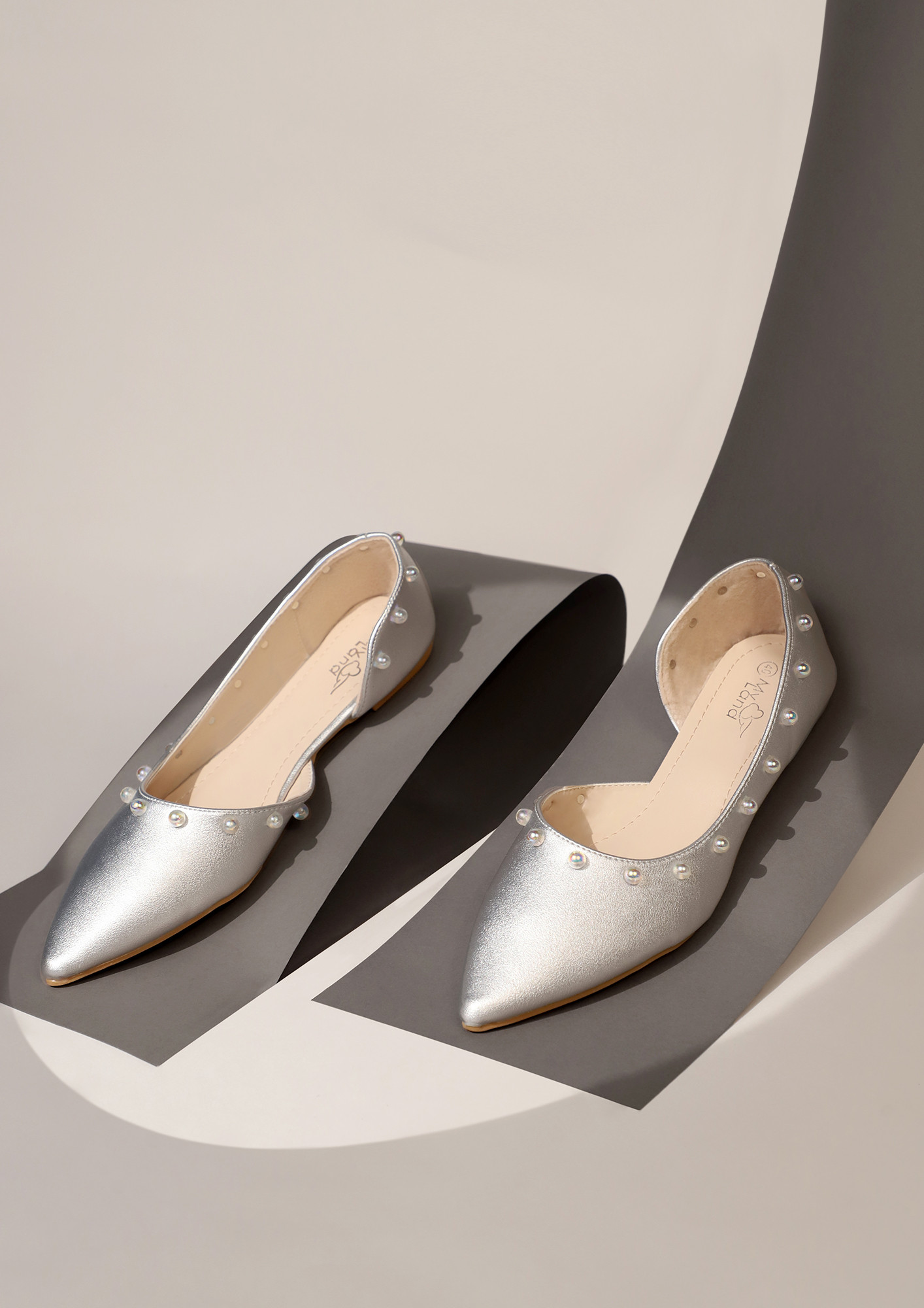 CURVES TO FLAUNT SILVER BALLET FLATS 
