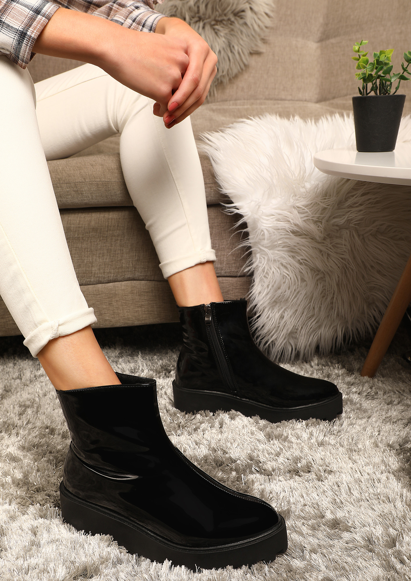 WINTER DROPS BLACK ANKLE BOOTS