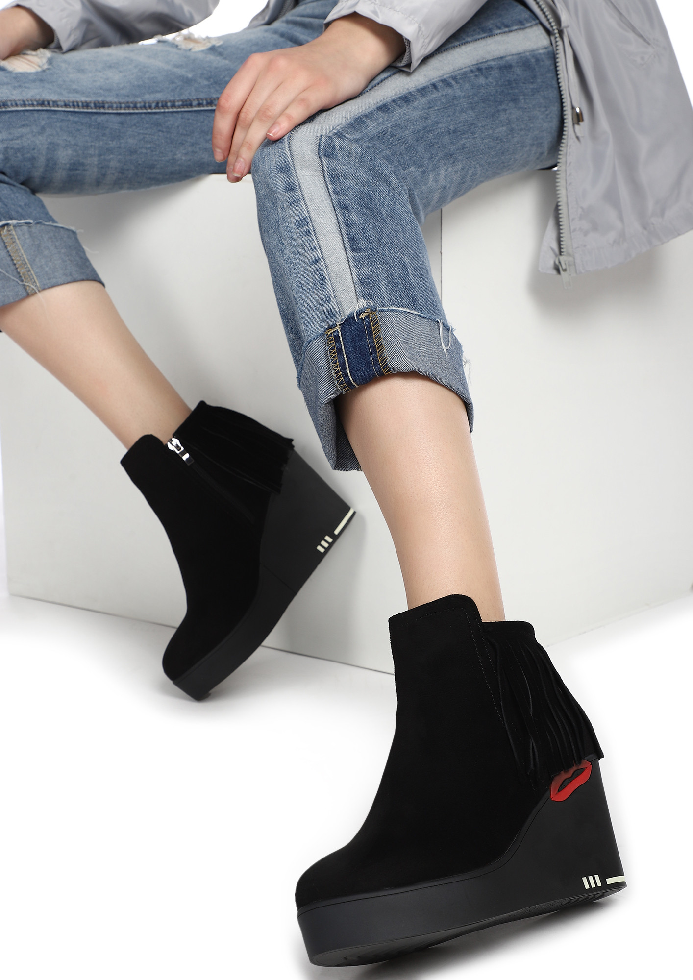 QUICK REFRESH BLACK ANKLE BOOTS