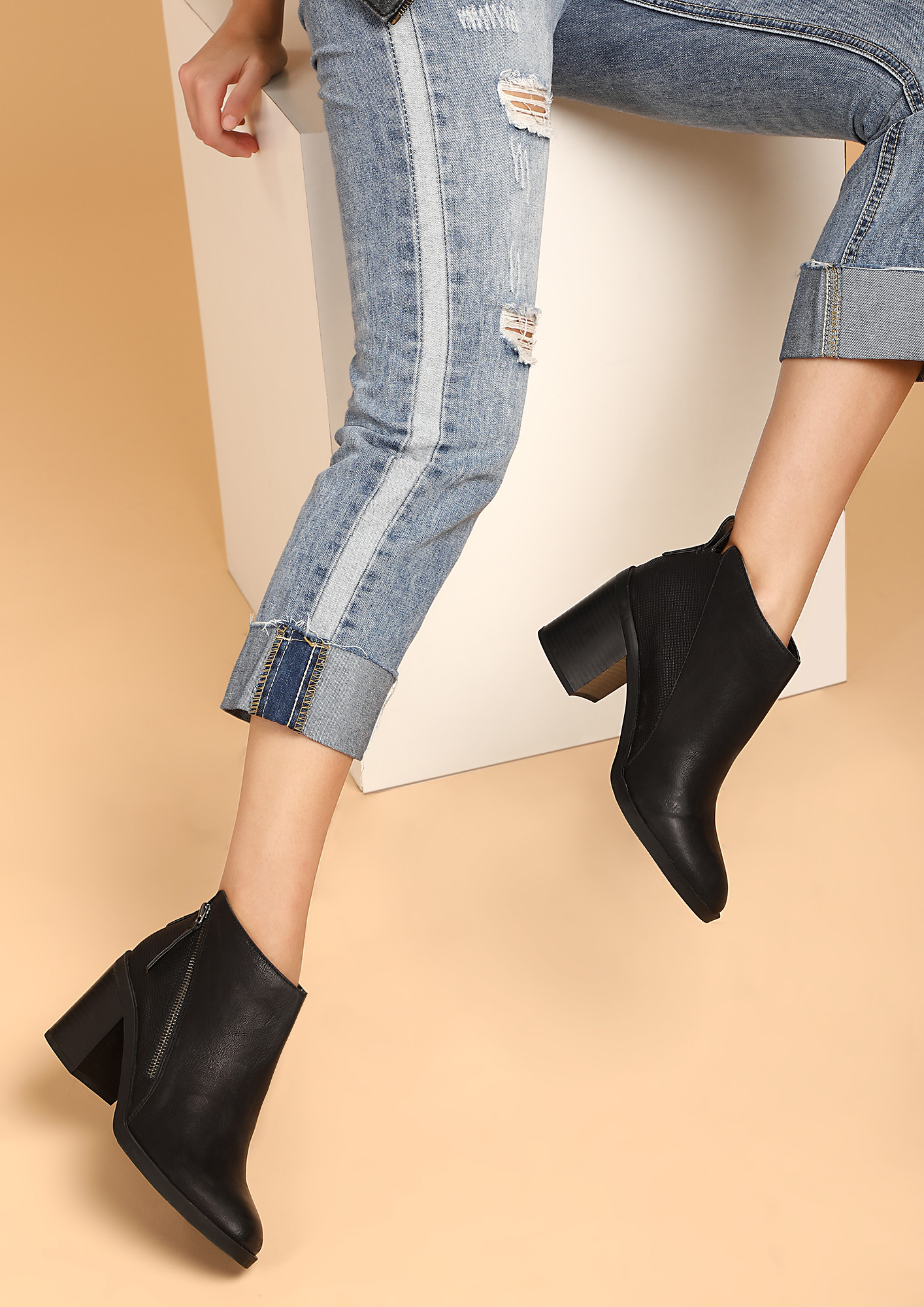 DECEIVING THOUGHTS BLACK ANKLE BOOTS