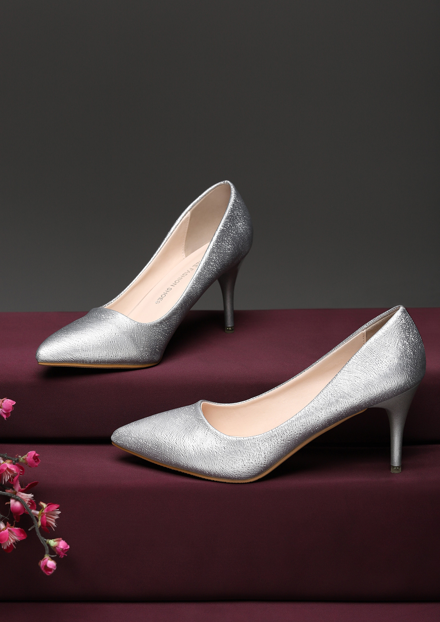 MIXED FEELINGS AND THREADS SILVER PUMPS