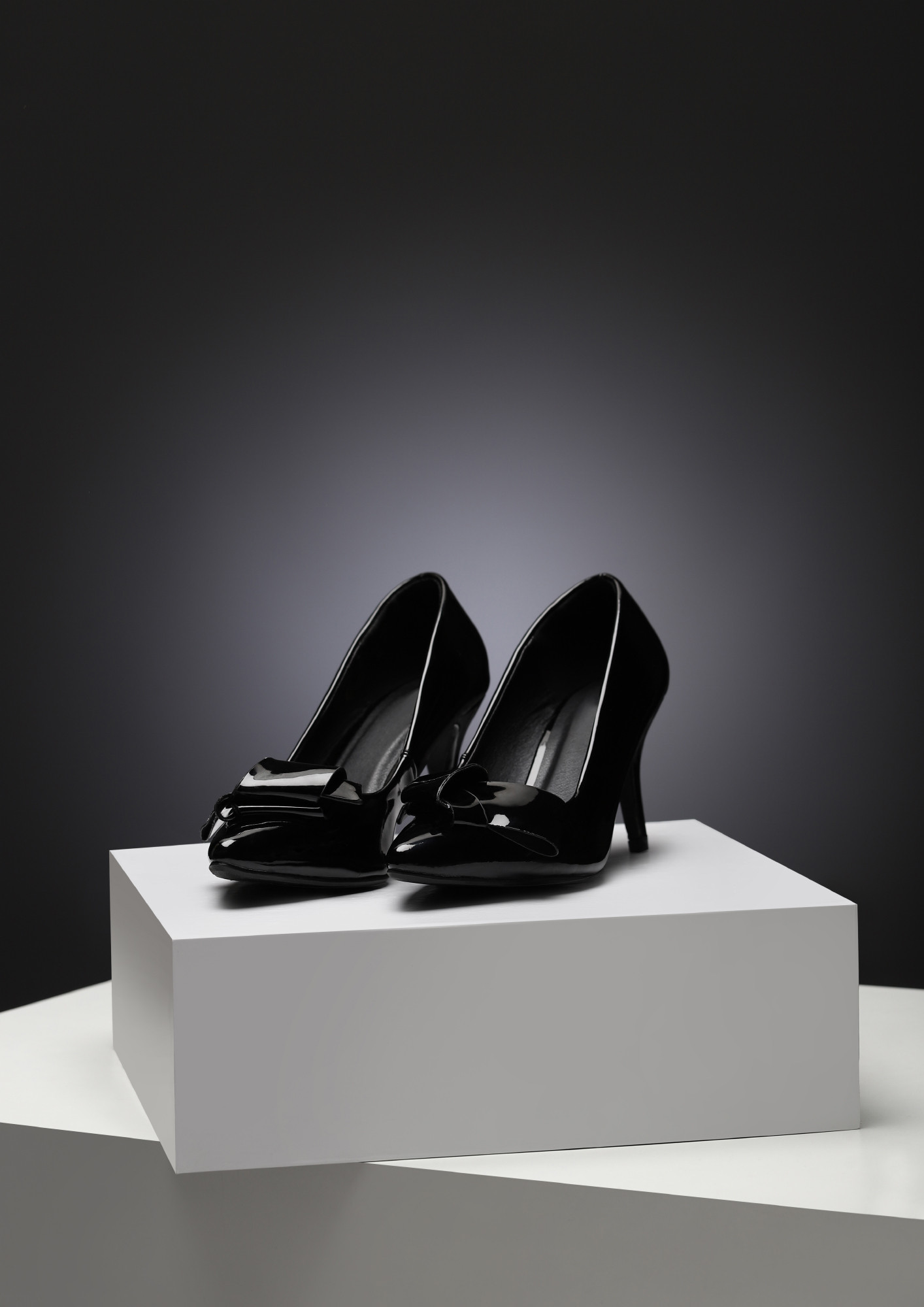 KEEP IT TO THE POINT BLACK PUMPS