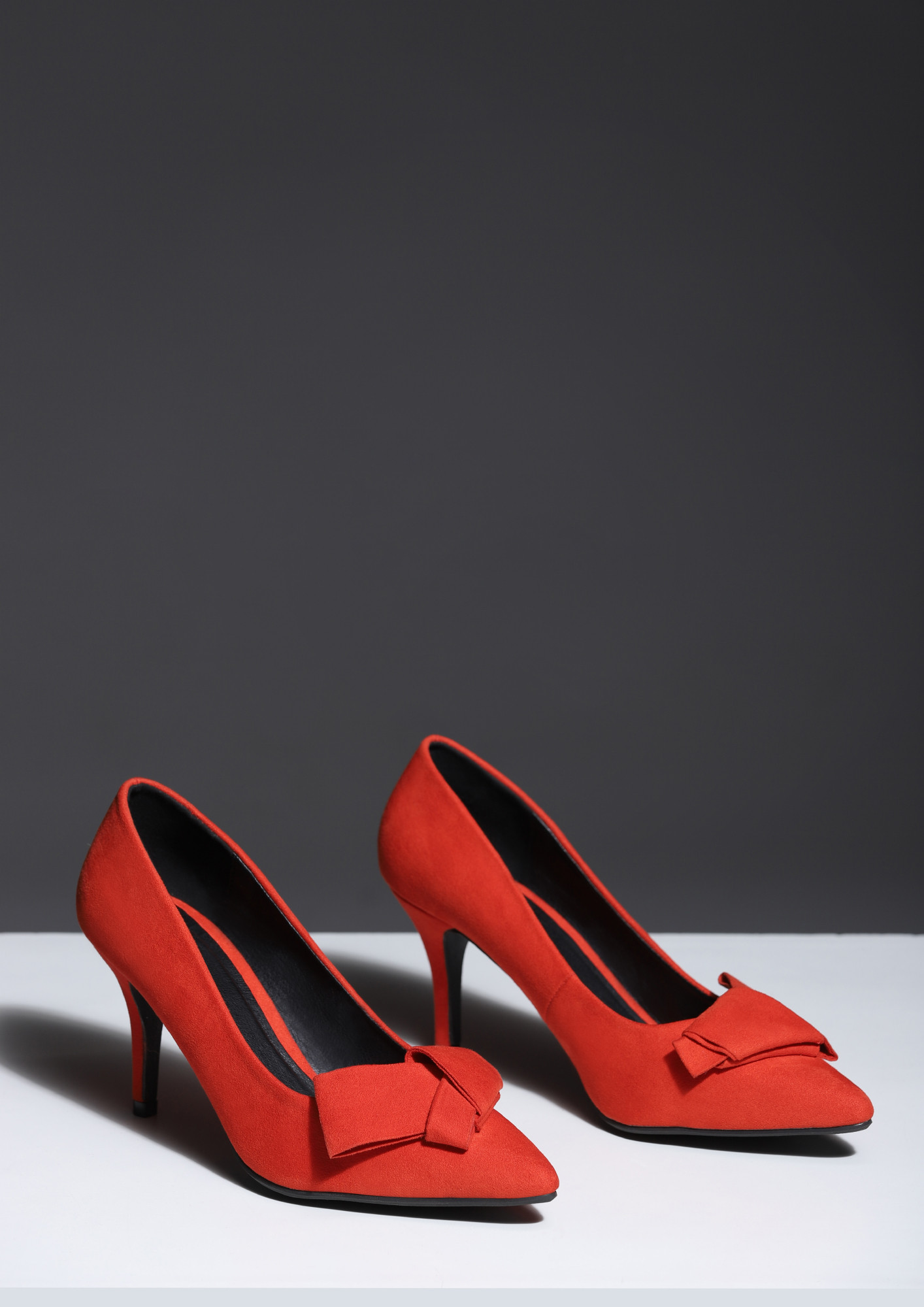 KEEP IT TO THE POINT RED PUMPS