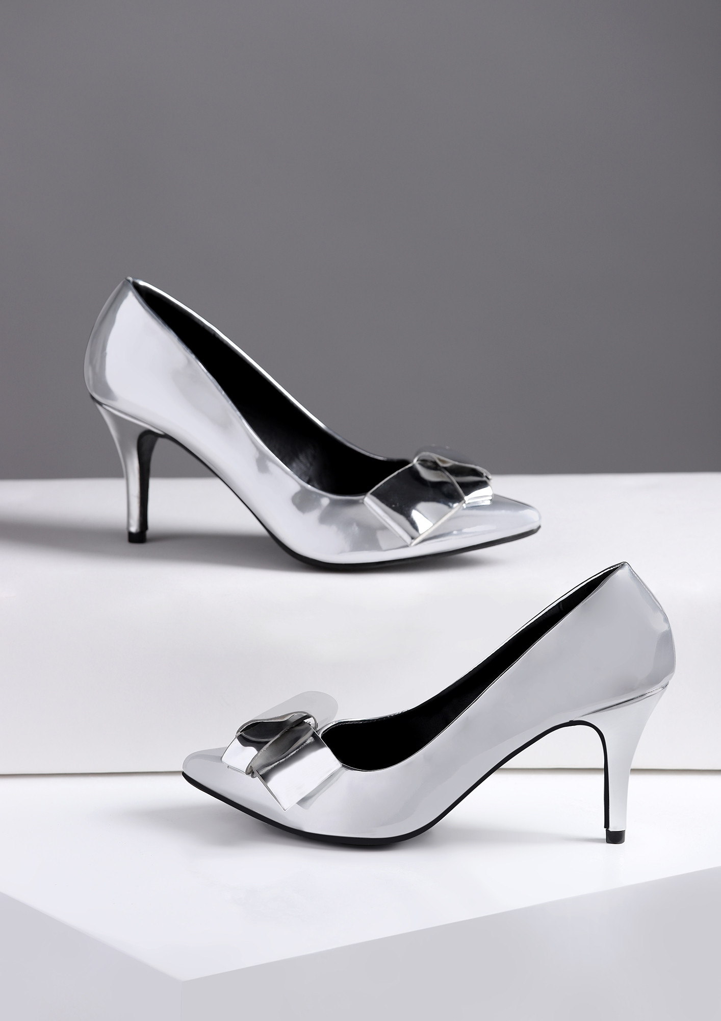 KEEP IT TO THE POINT SILVER PUMPS