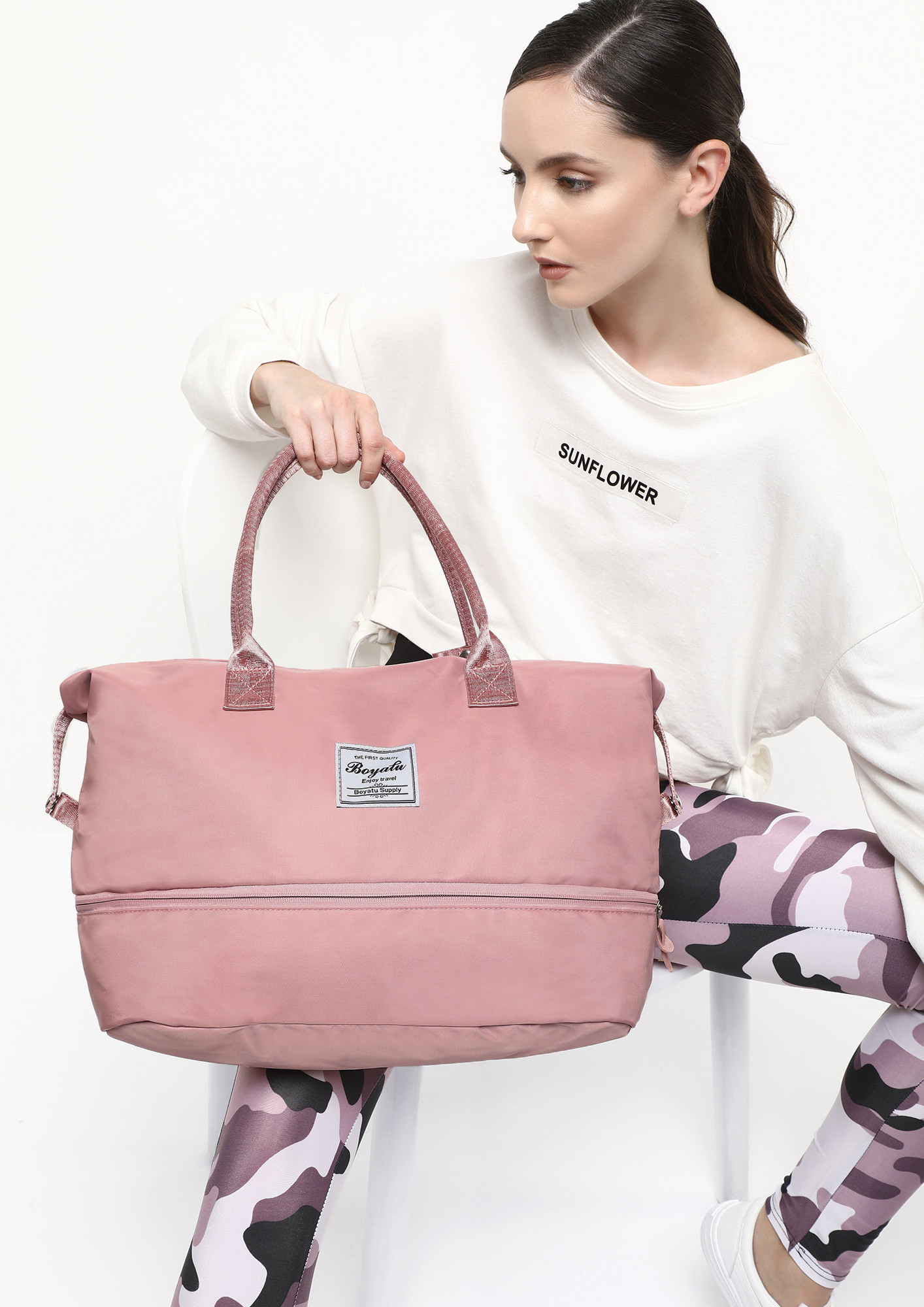BORN TO TRAVEL PINK DUFFLE BAG