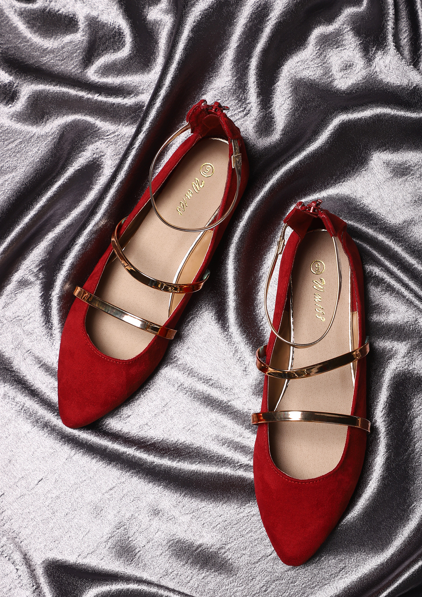 THREE GOOD STRINGS RED FLAT SHOES