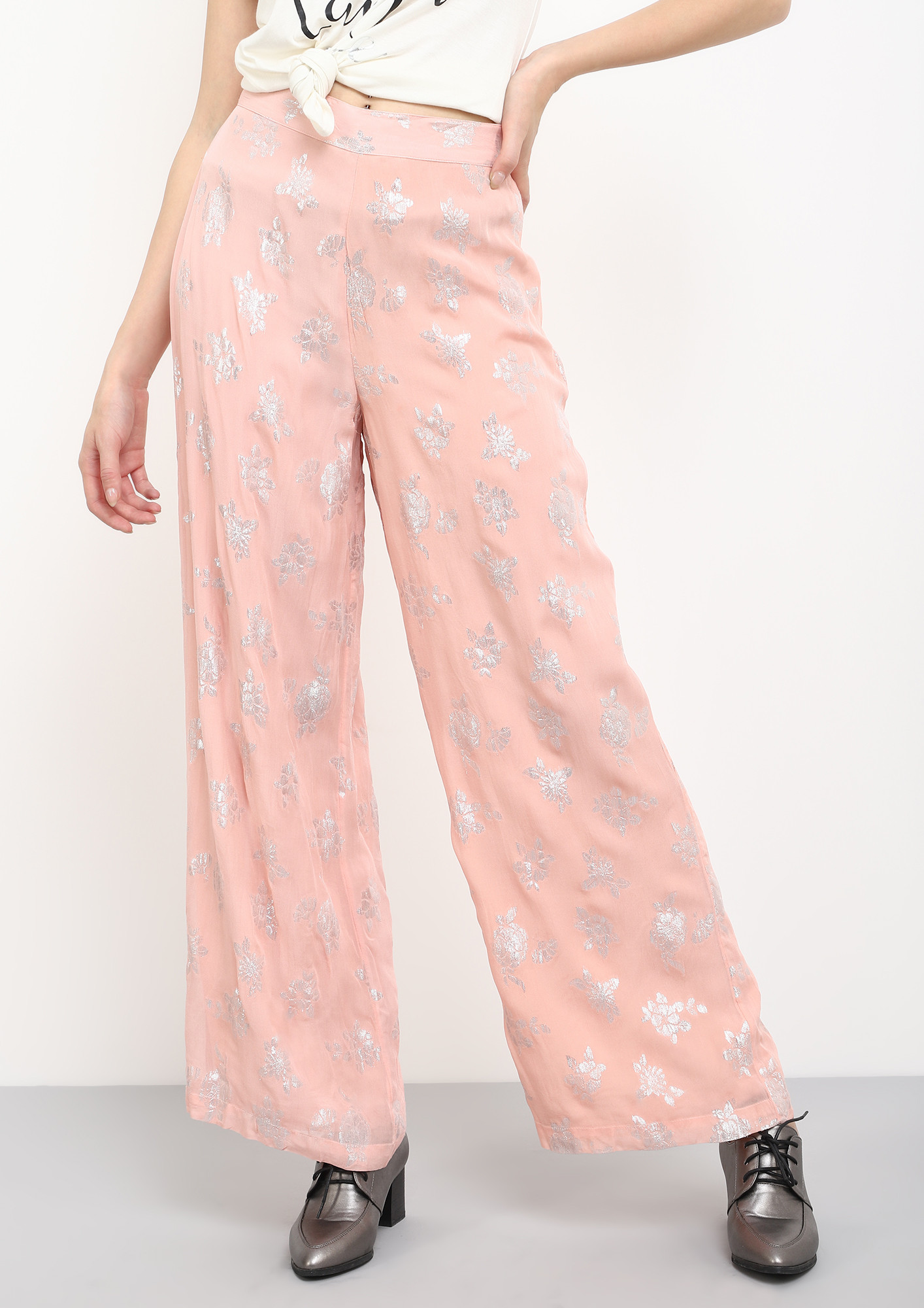 DAY DREAMING IN PEACH PALAZZOS