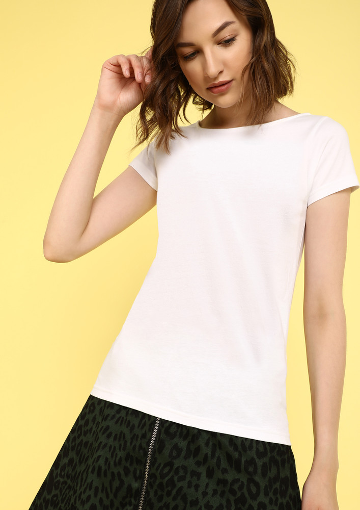 MUST HAVE WHITE T-SHIRT