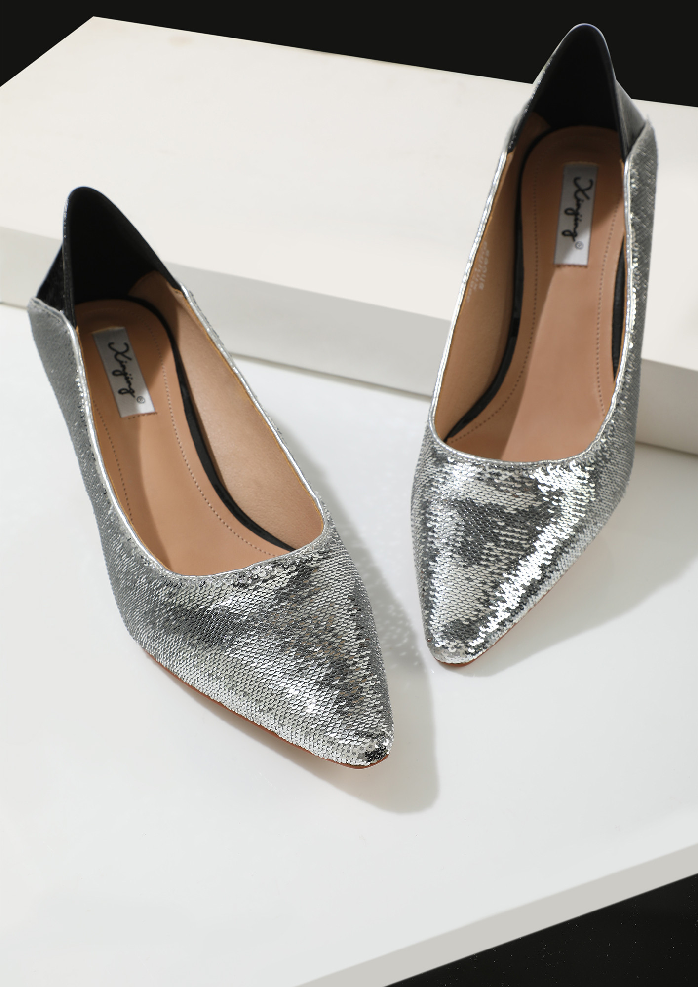 THE PARTY CRASHER SILVER PUMPS