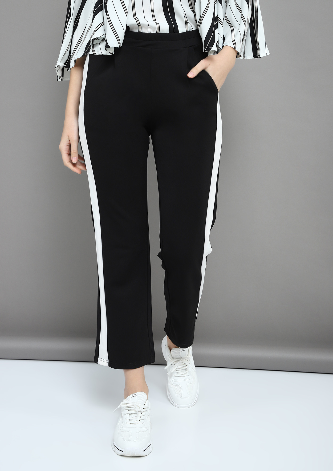 CARED TO FLARE BLACK FLARED TROUSERS