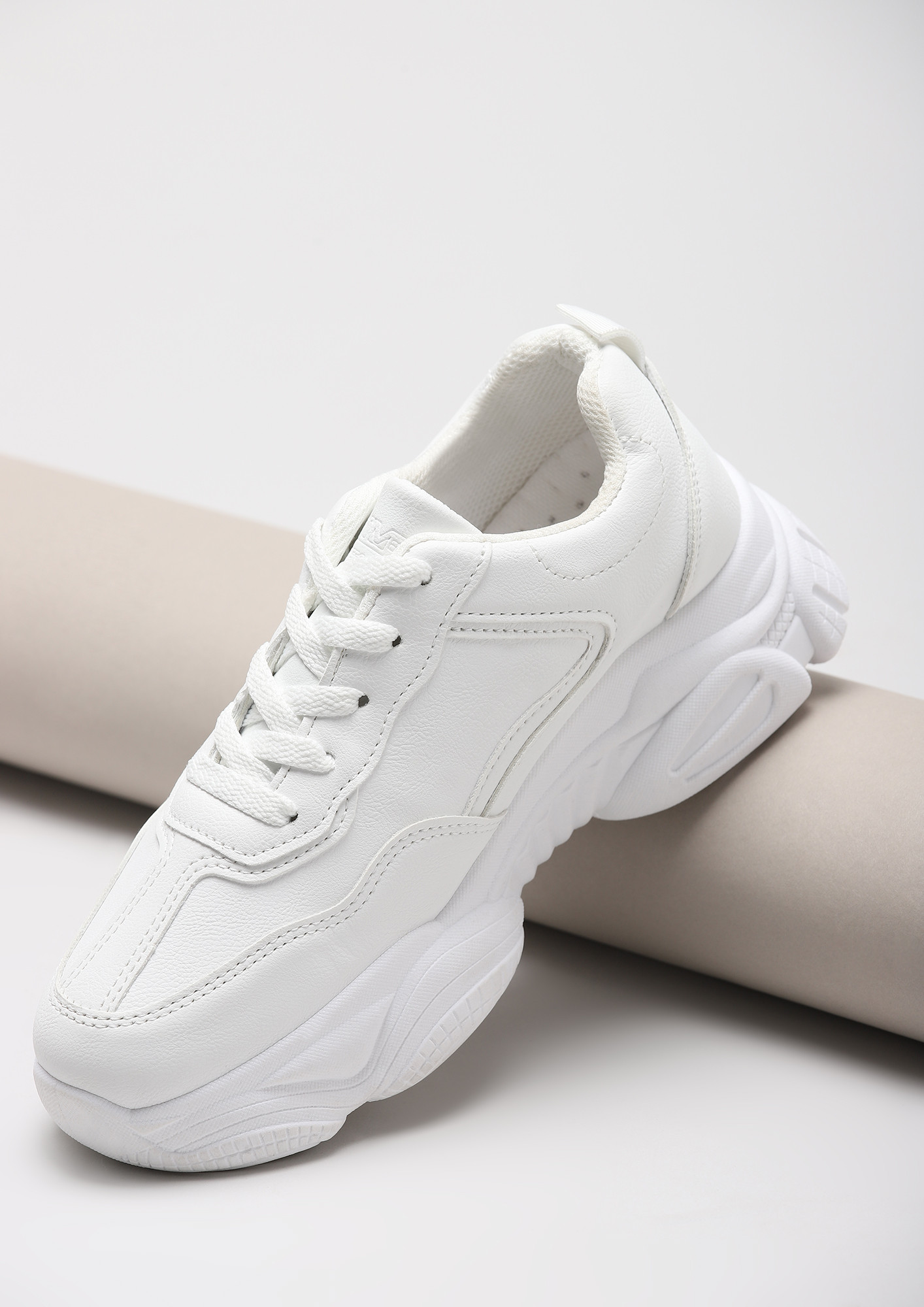 9 Stylish White Sneakers for Women - There She Goes Again