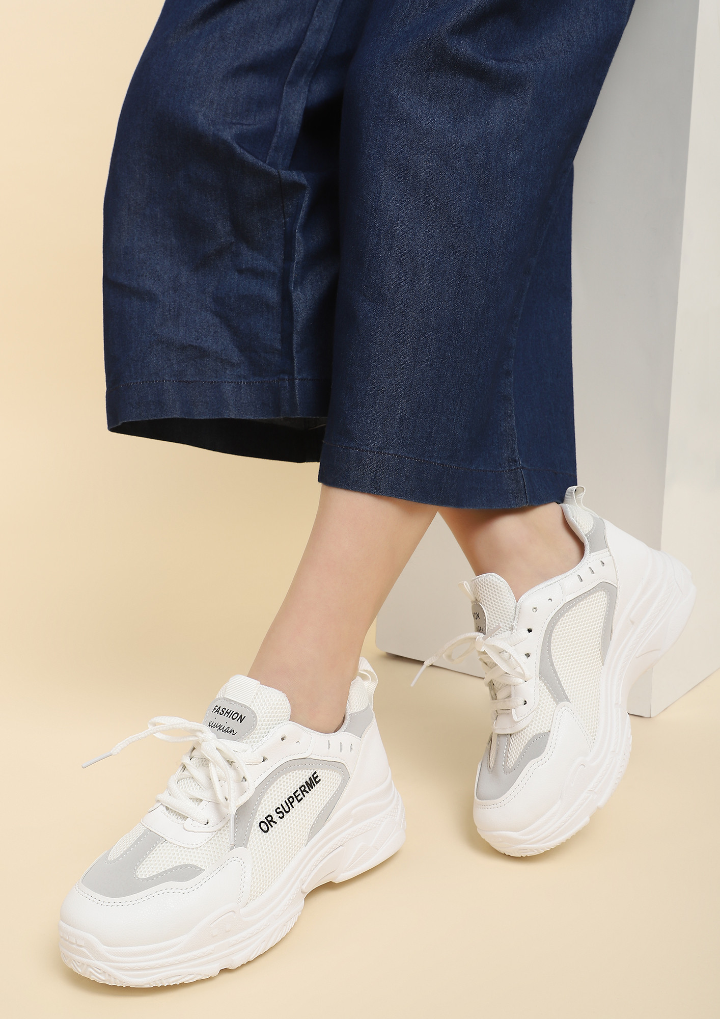 AMP IT UP WHITE SNEAKERS