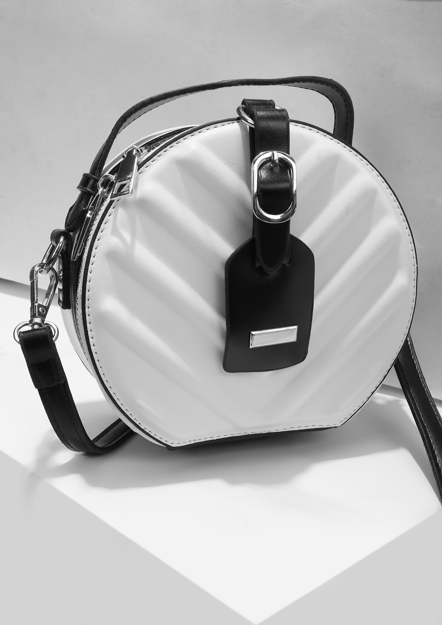 THE SMART POUCH WHITE CLUTCH
