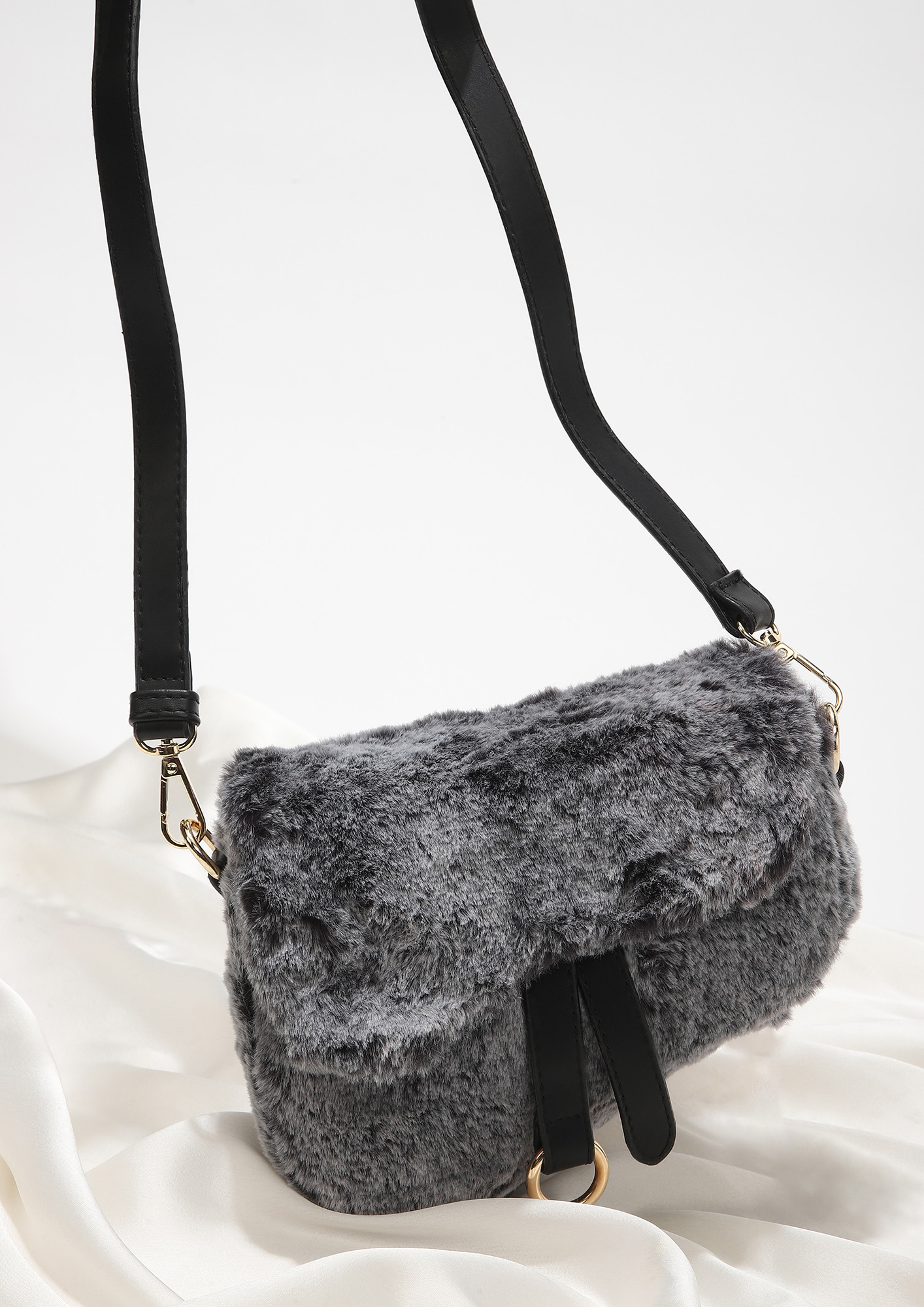 Buy EB EVER BEST-Series Of Bags Girls/Women Sling Fur Bags with Chain Strap  Online at Best Prices in India - JioMart.