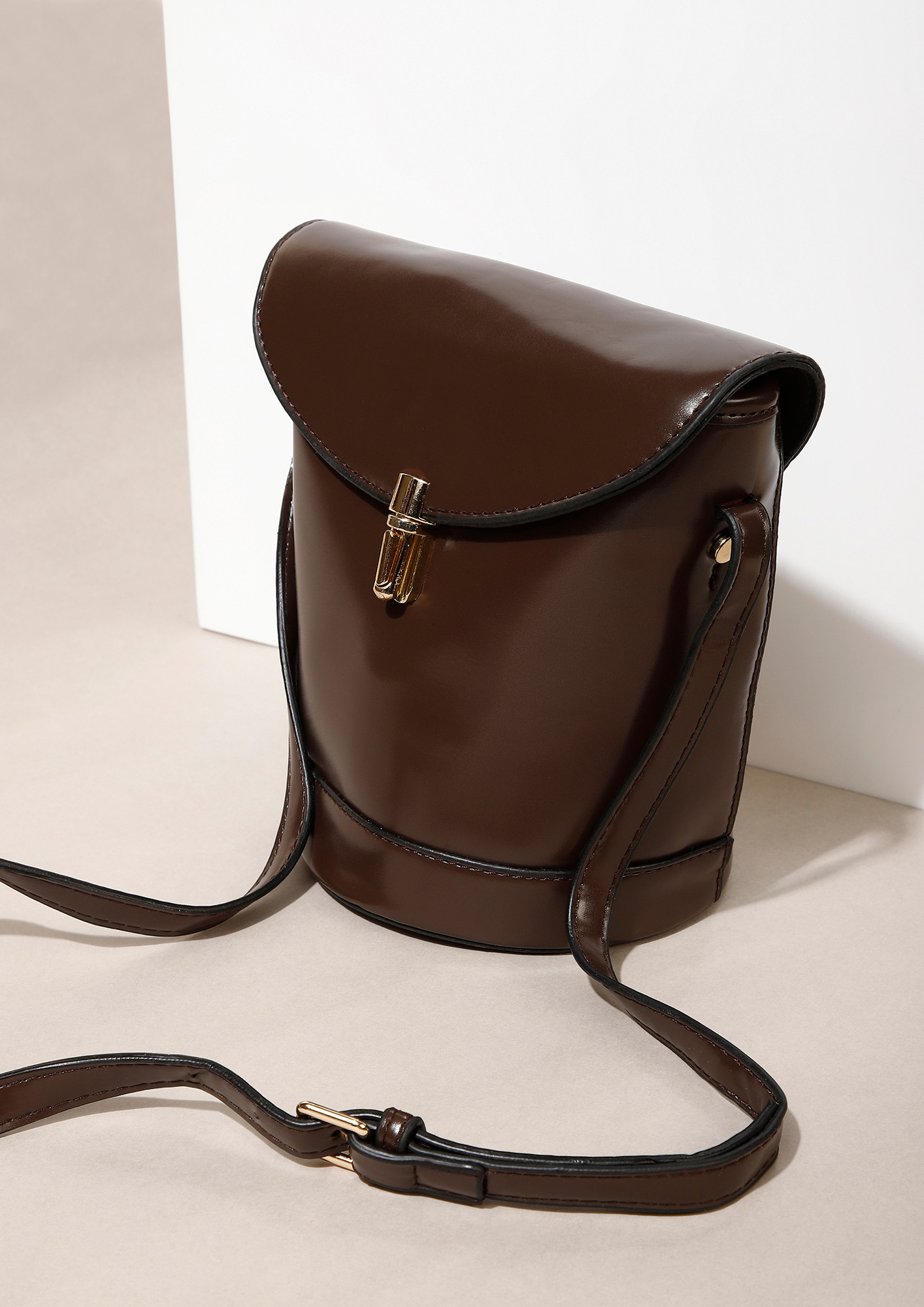 SMARTY ON THE STREET BROWN BUCKET BAG