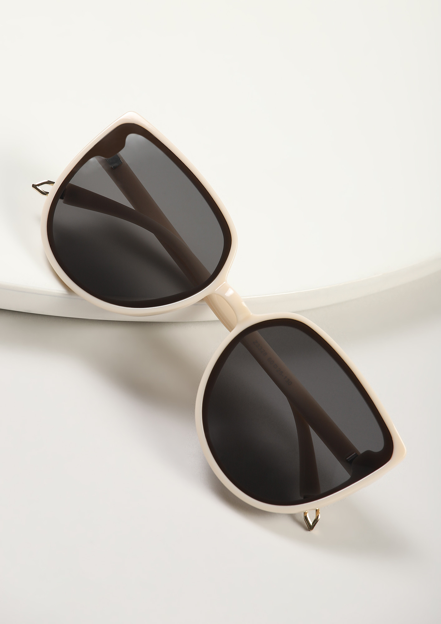 PLAYING IN SHADES BEIGE CATEYE SUNGLASSES