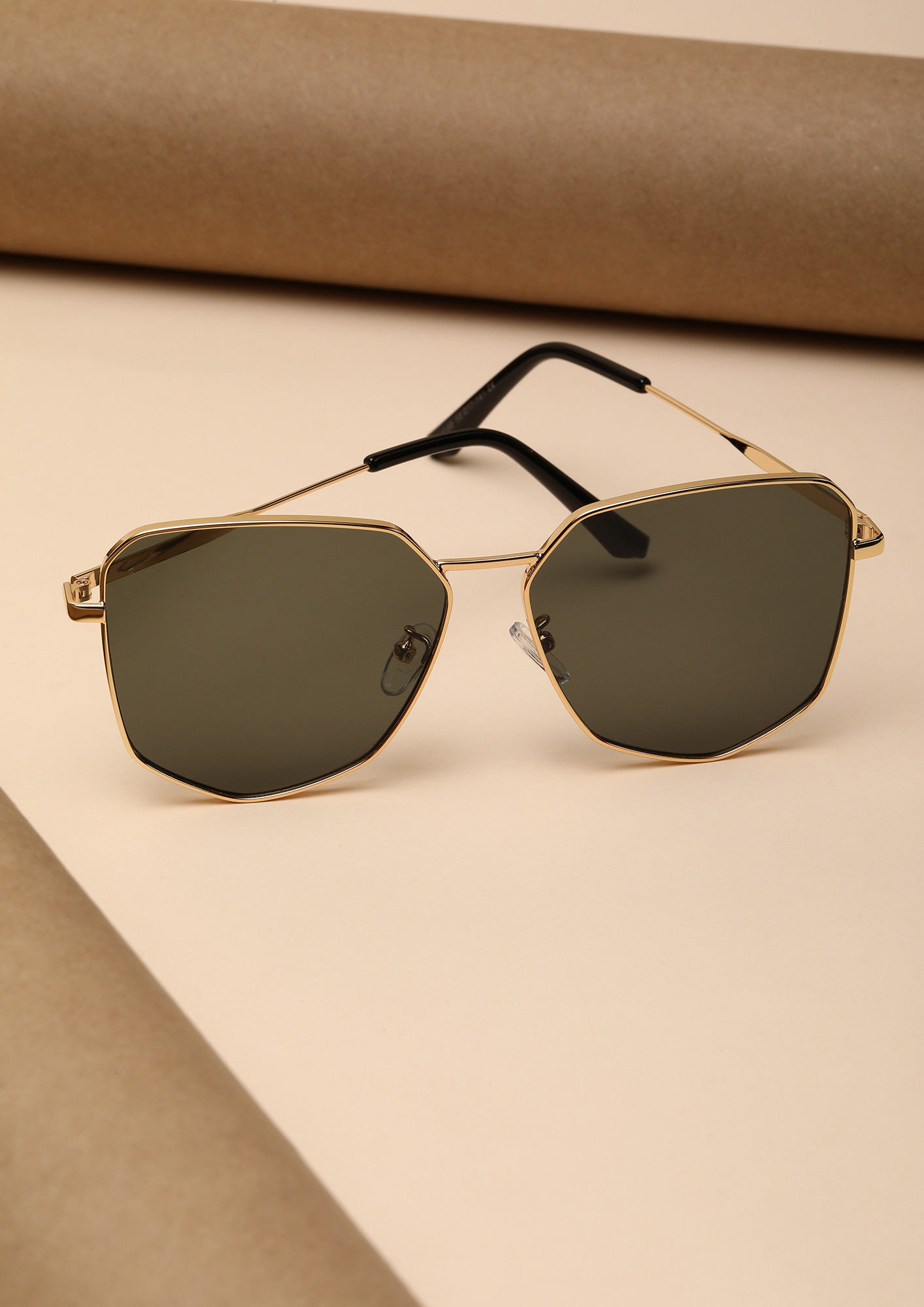 HERE TO STAND OUT OLIVE RETRO SUNGLASSES
