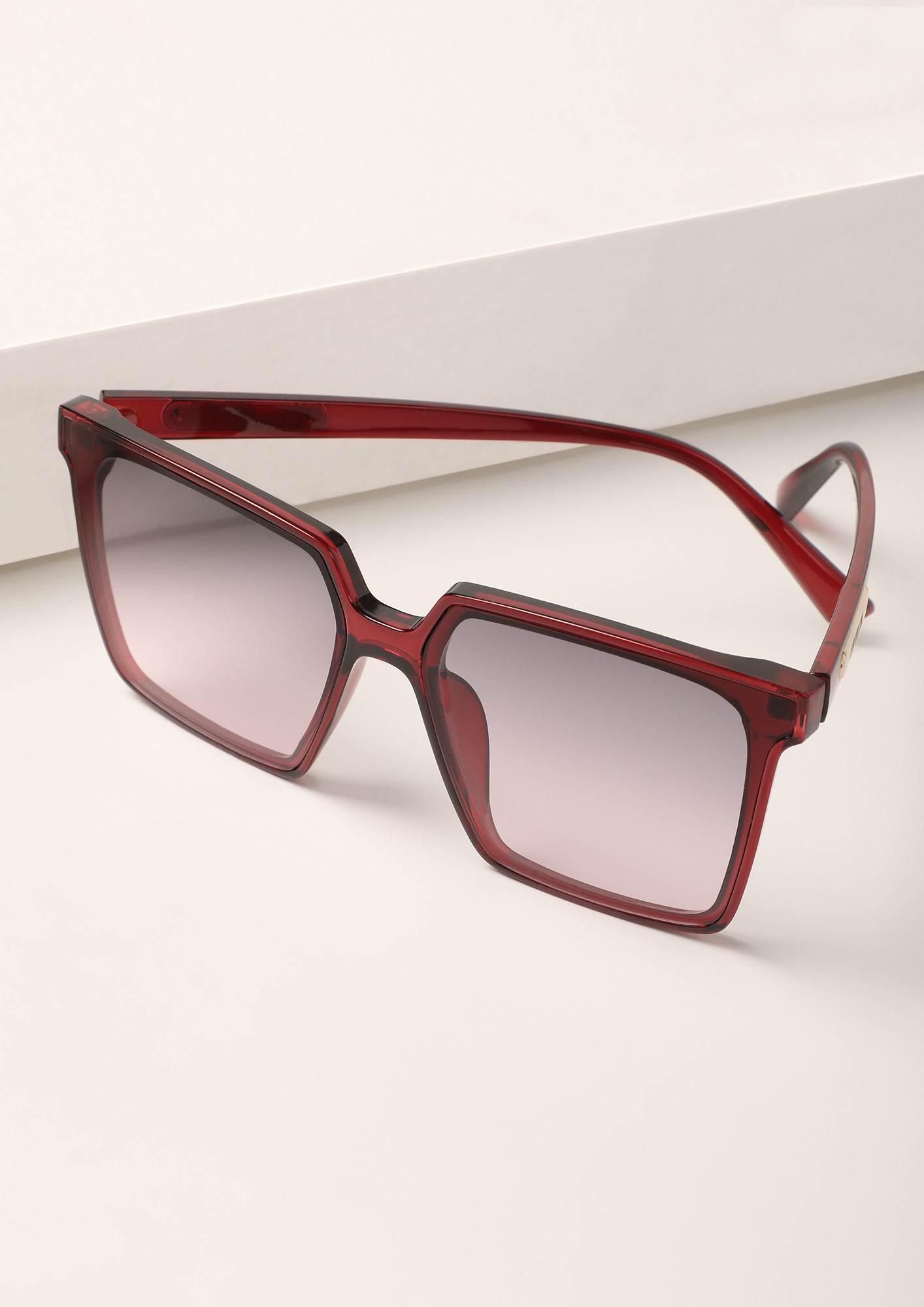 THE CLEAN AND CLASSY RED WAYFARERS