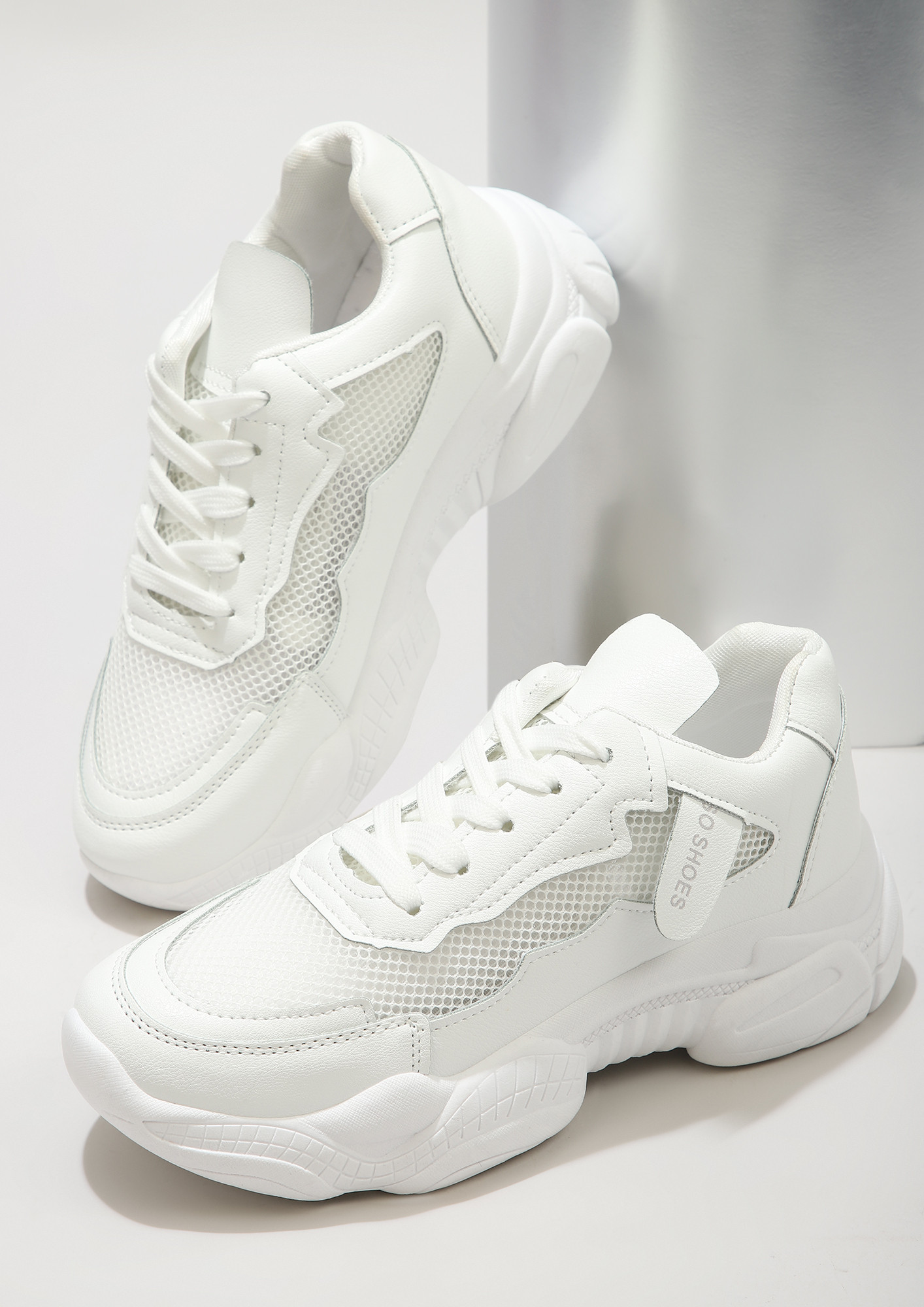 RUNNING ON THE HIGH-STREET WHITE TRAINERS