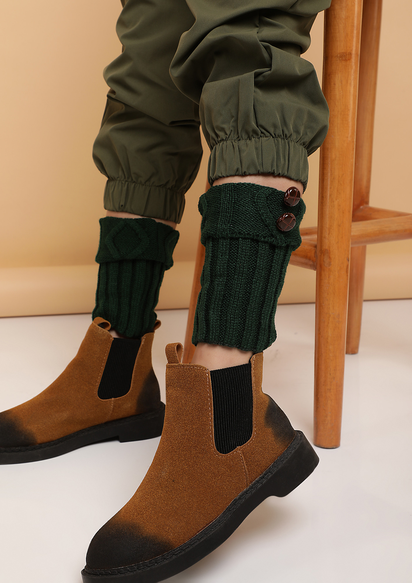 TWO TO SHOW GREEN HAND/LEG WARMER