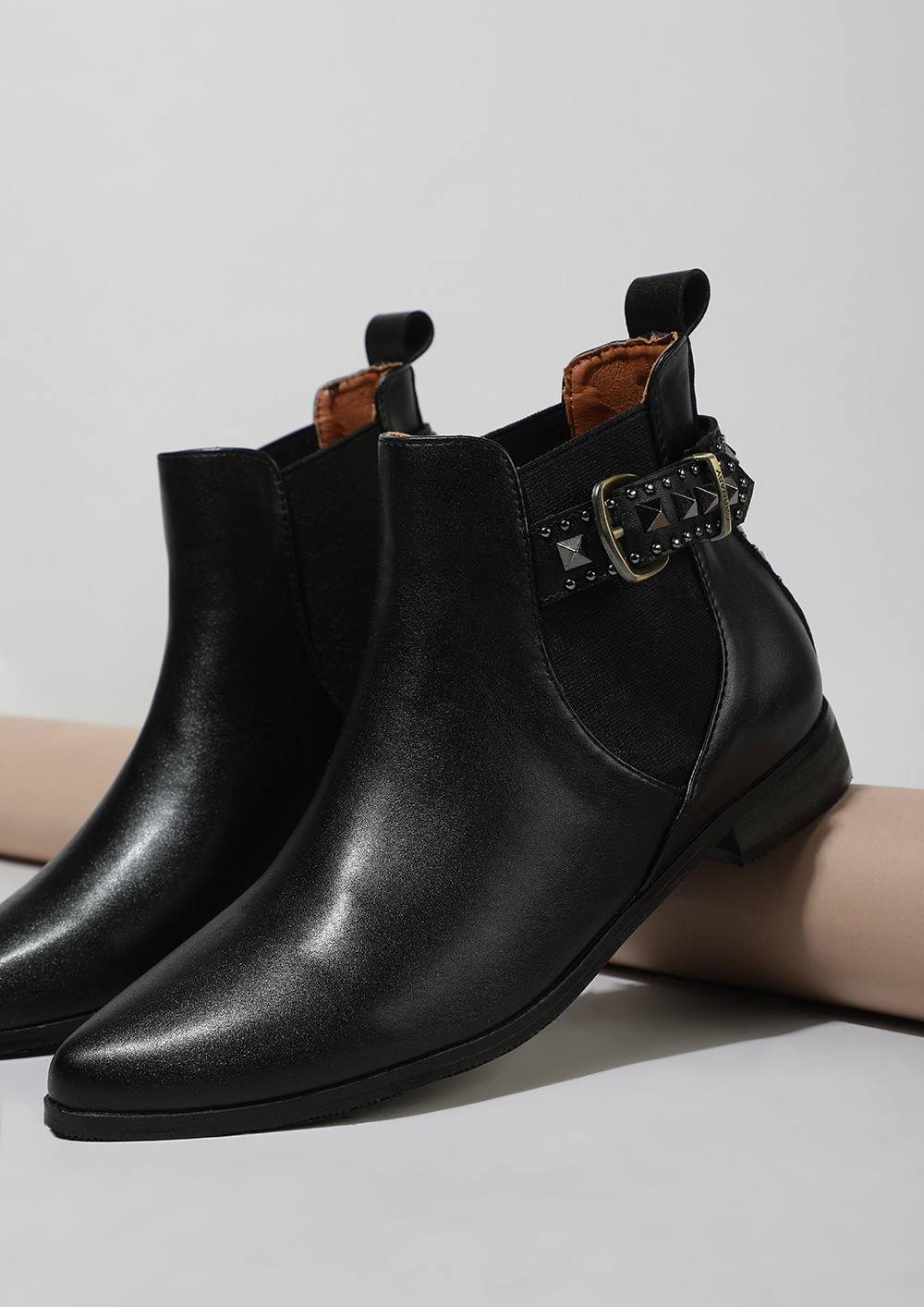 SPIKE UP THE EDGES BLACK ANKLE BOOTS