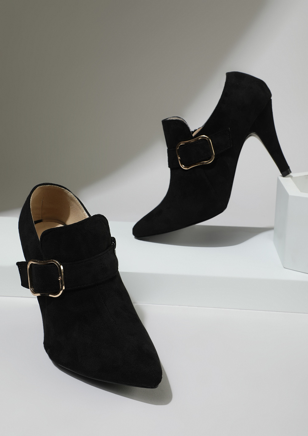 OFFICIALLY TEMPTING BLACK HEELED SHOES