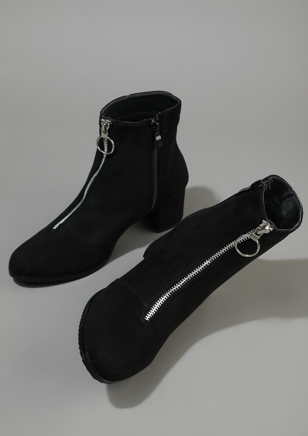 THE SERIOUS TALKER BLACK ANKLE BOOTS